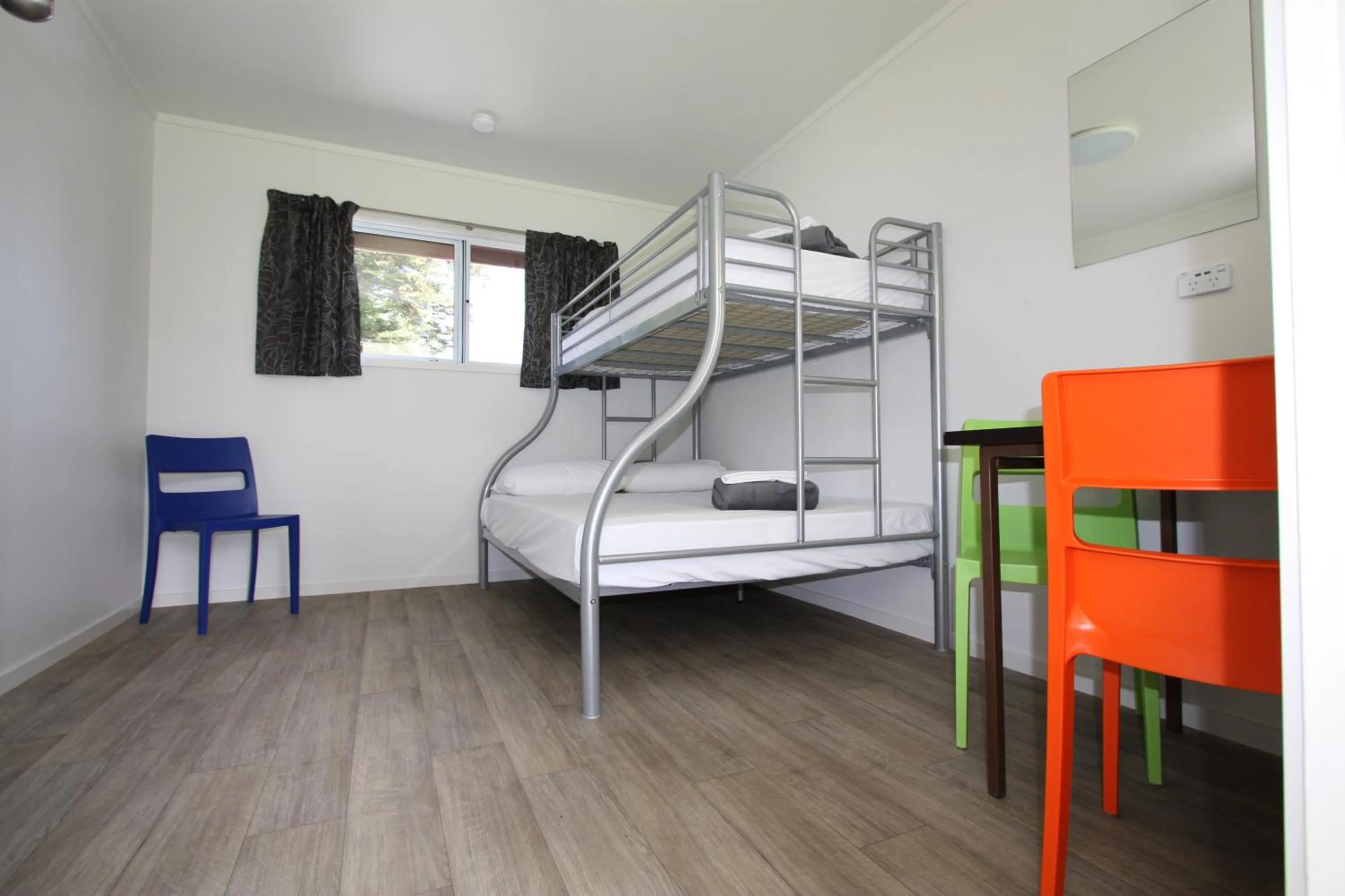 Photo of the whole room, Bed in Waikanae Beach TOP 10 Holiday Park
