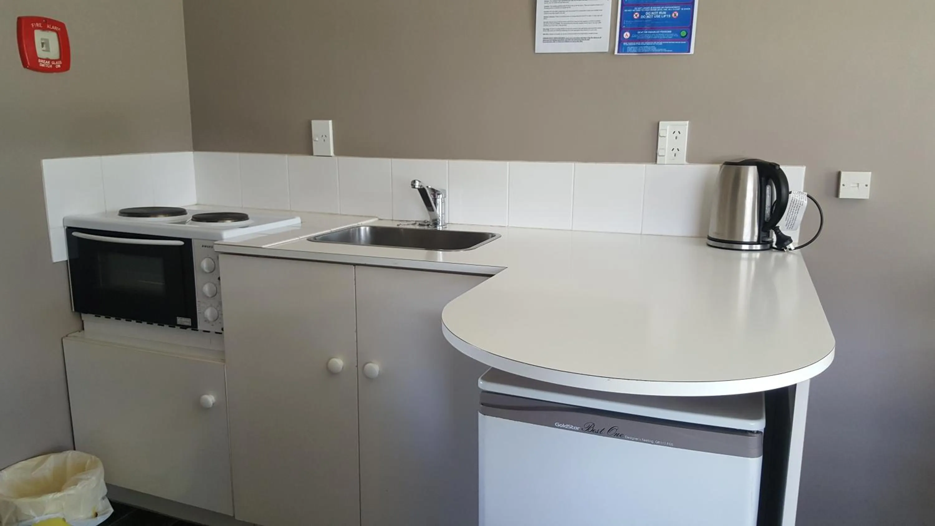 Kitchen or kitchenette in High Country Lodge, Motels & Backpackers