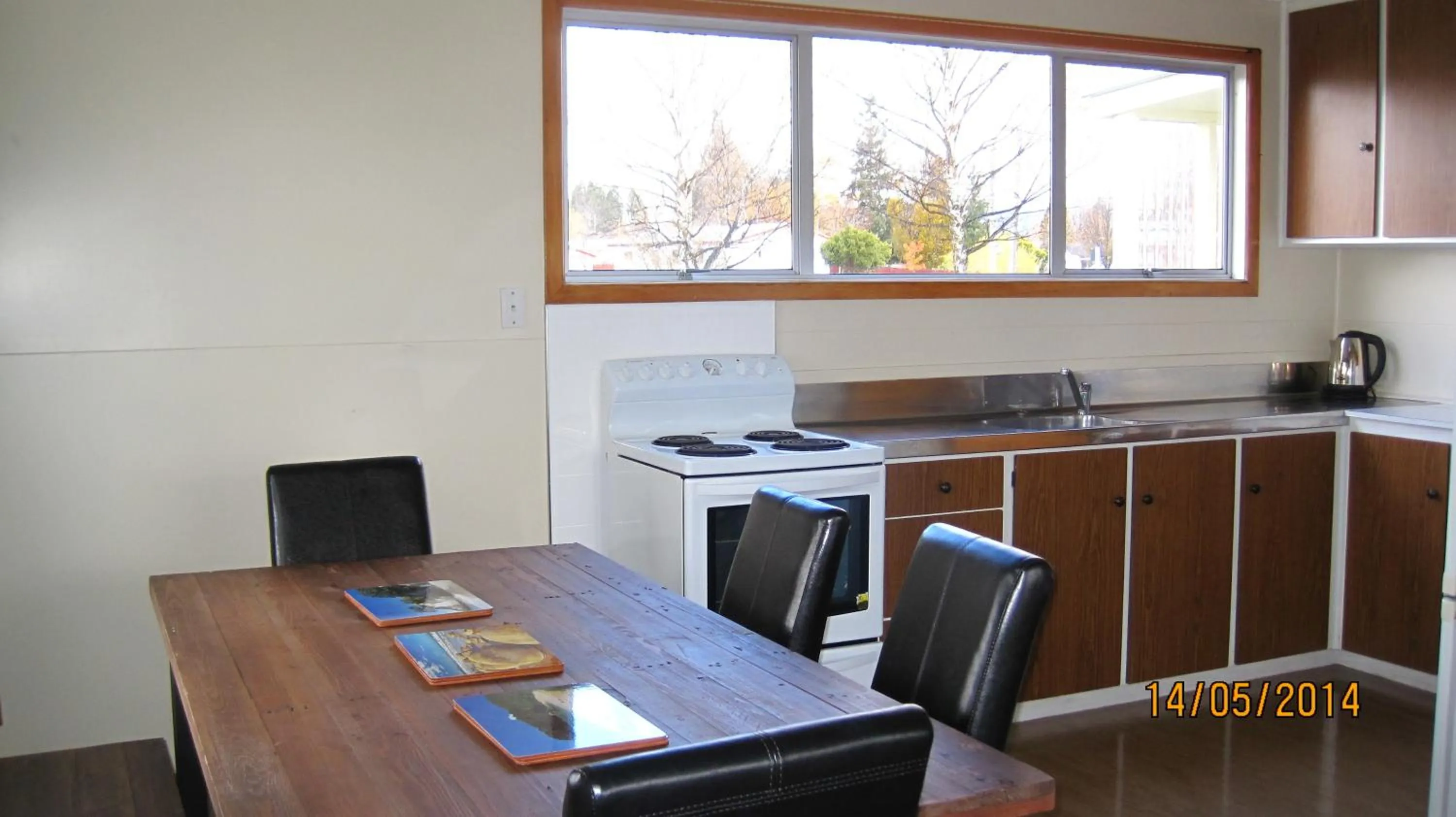 Dining area in High Country Lodge, Motels & Backpackers