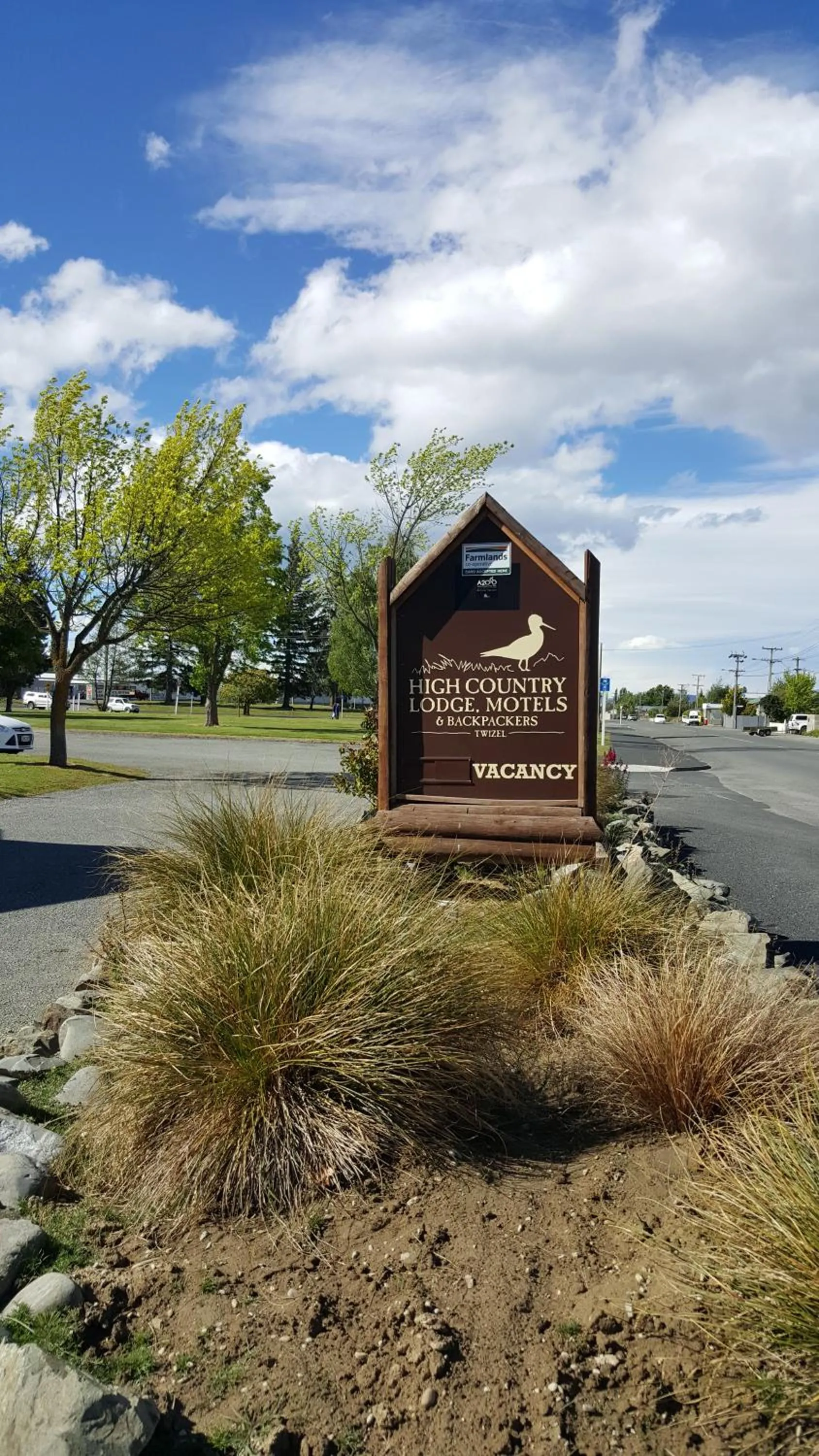 Spring in High Country Lodge, Motels & Backpackers