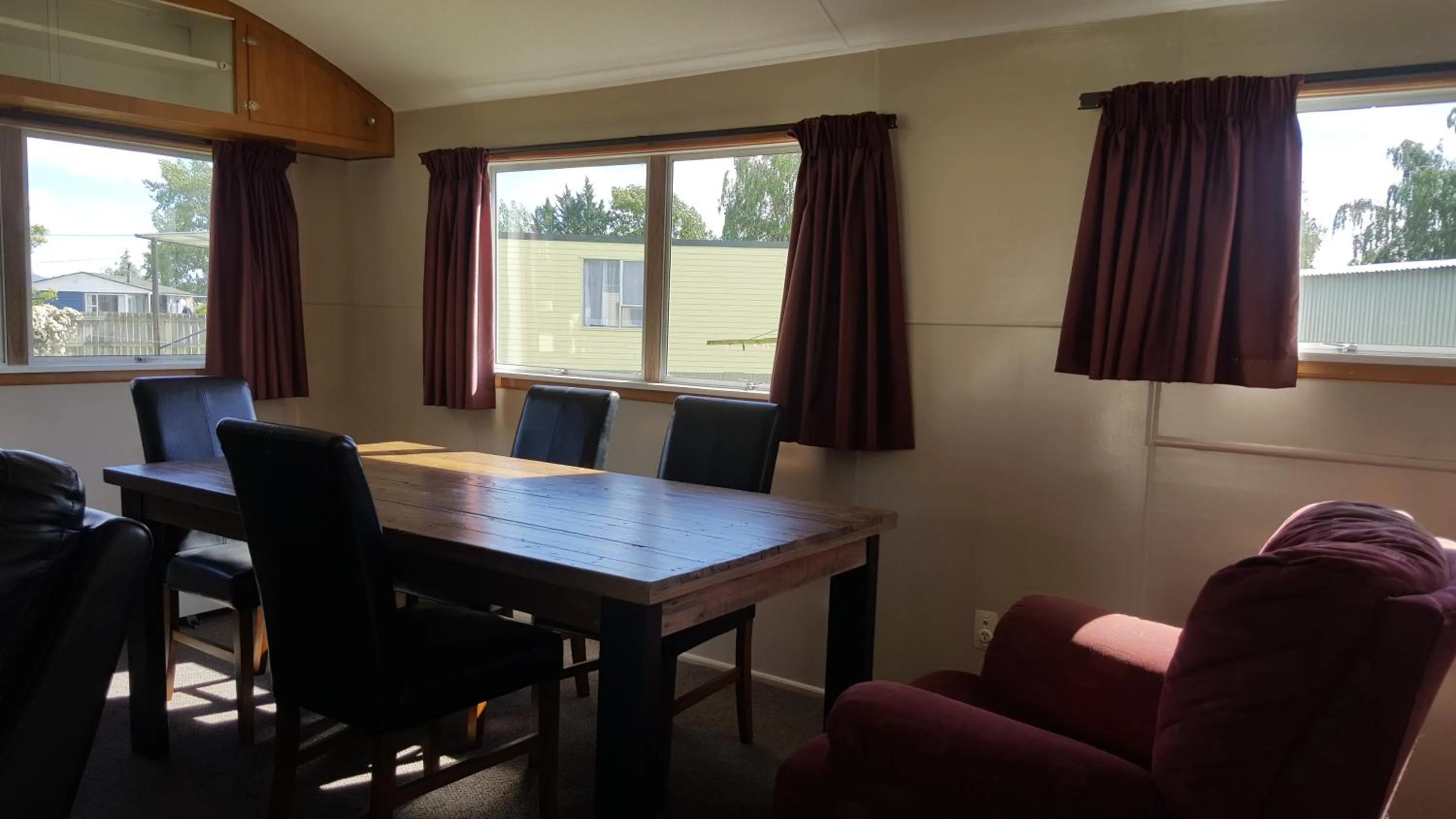 Seating area in High Country Lodge, Motels & Backpackers