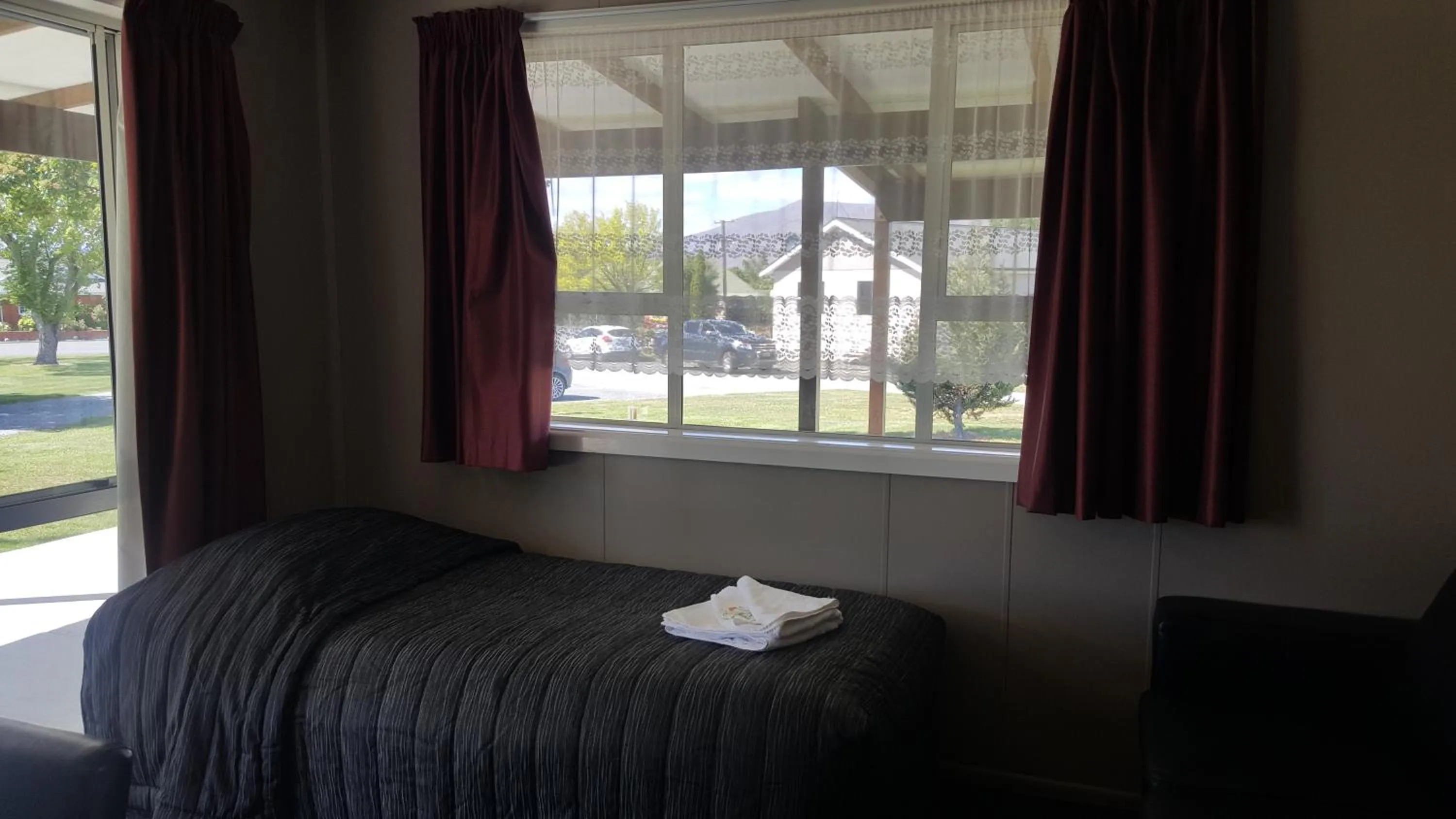 Living room in High Country Lodge, Motels & Backpackers