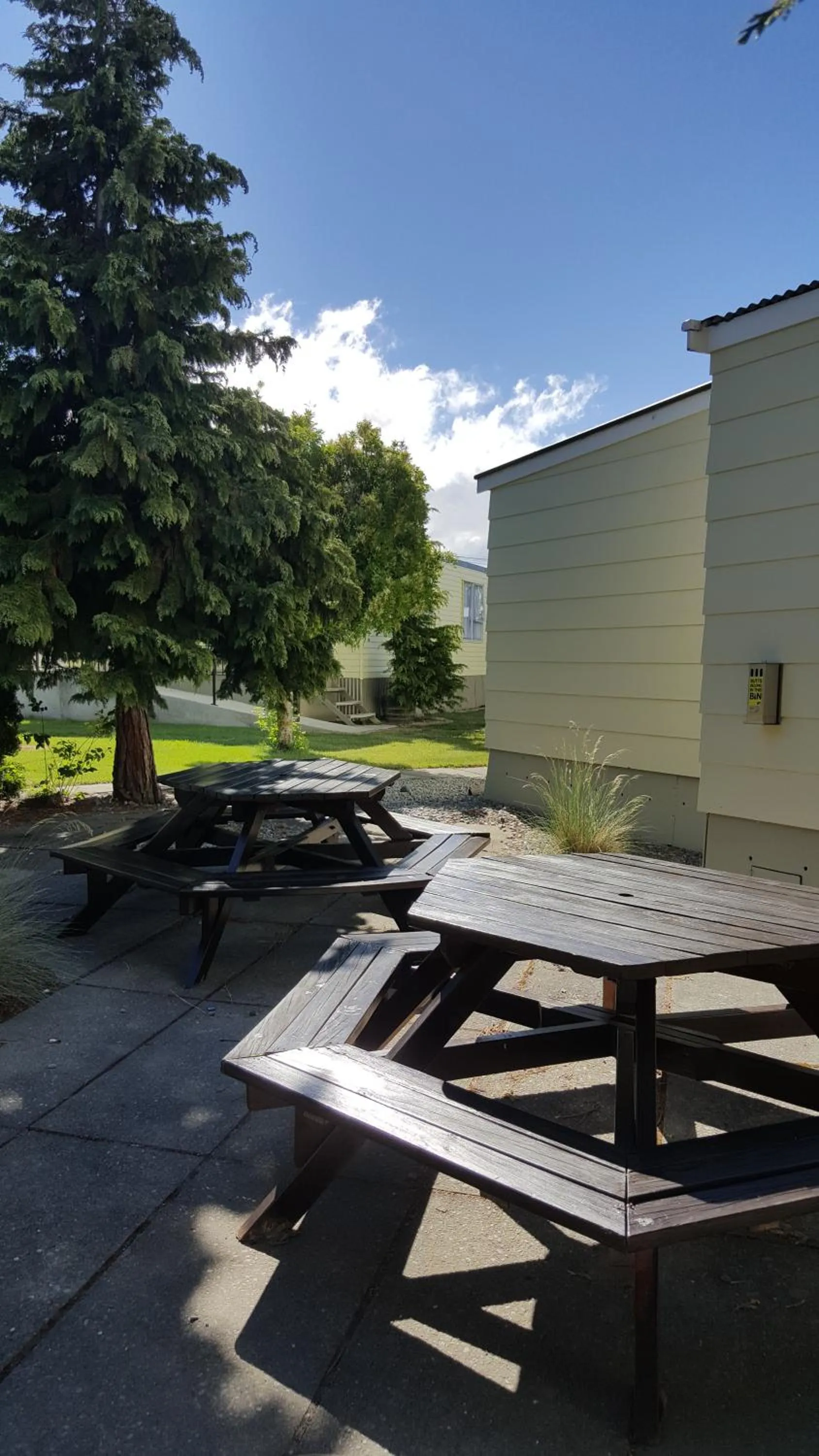 Dining area in High Country Lodge, Motels & Backpackers