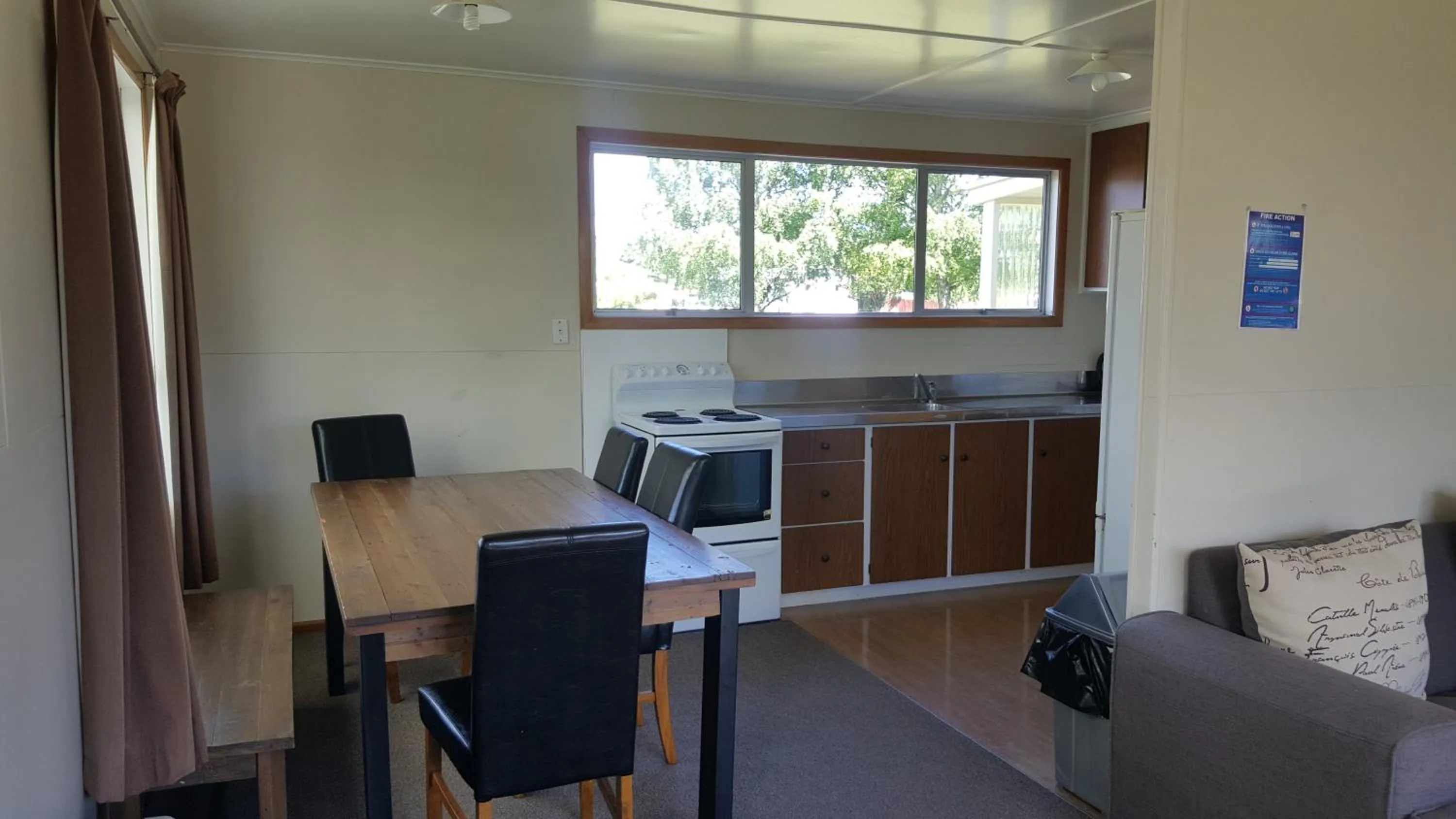 Kitchen or kitchenette in High Country Lodge, Motels & Backpackers