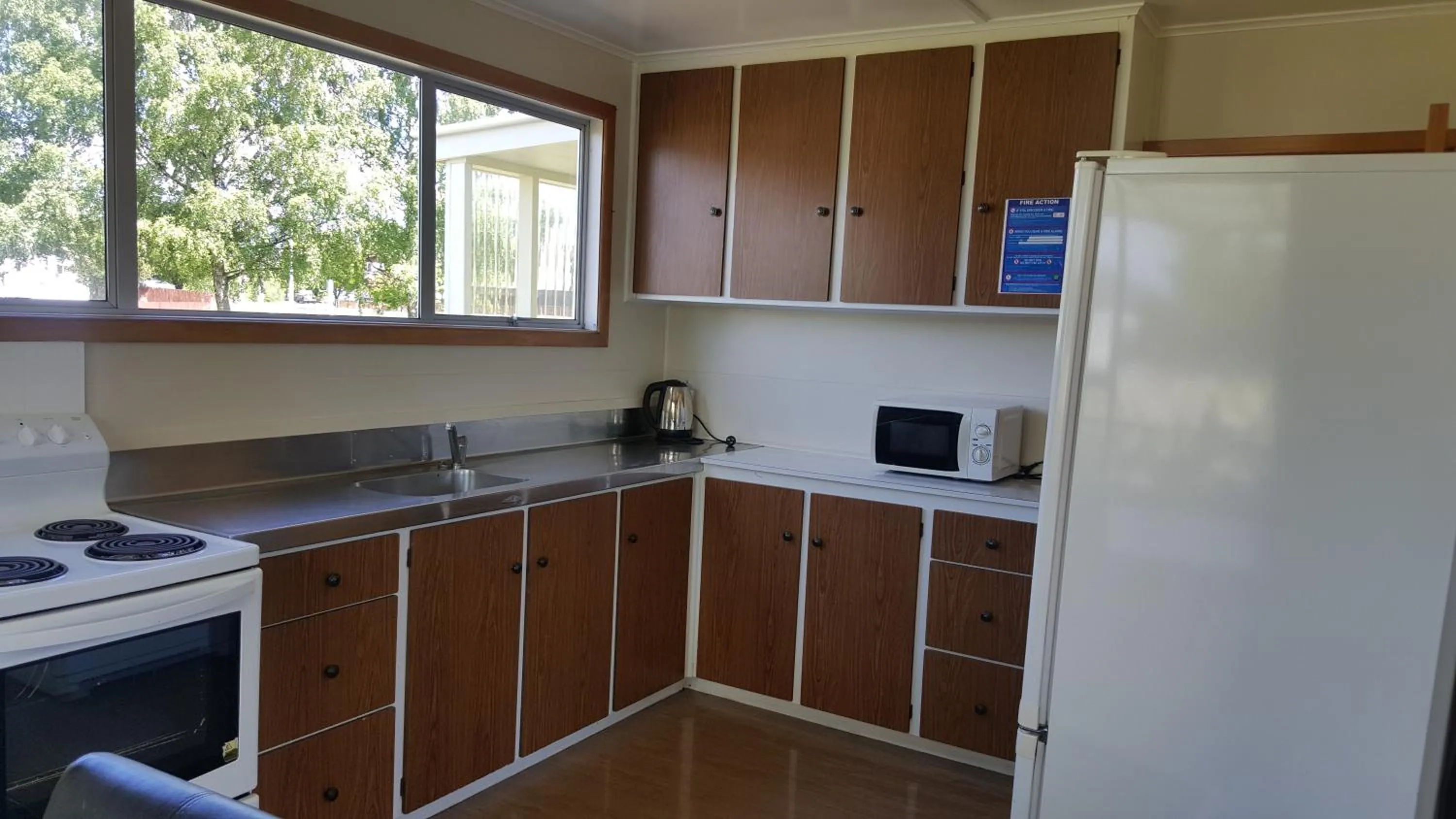 Kitchen or kitchenette in High Country Lodge, Motels & Backpackers
