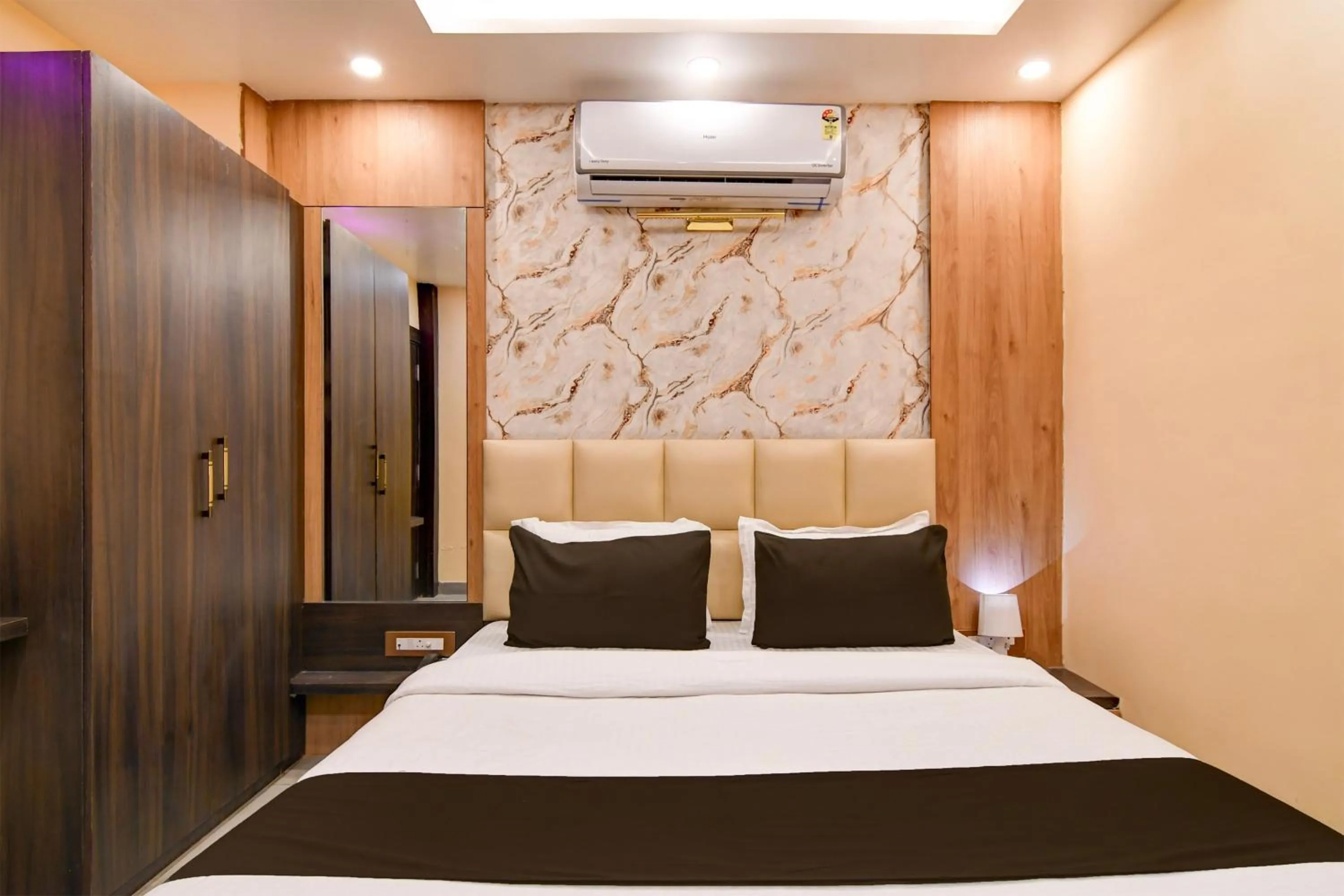 Bedroom, Bed in Super Townhouse OAK Bulbuli Neer