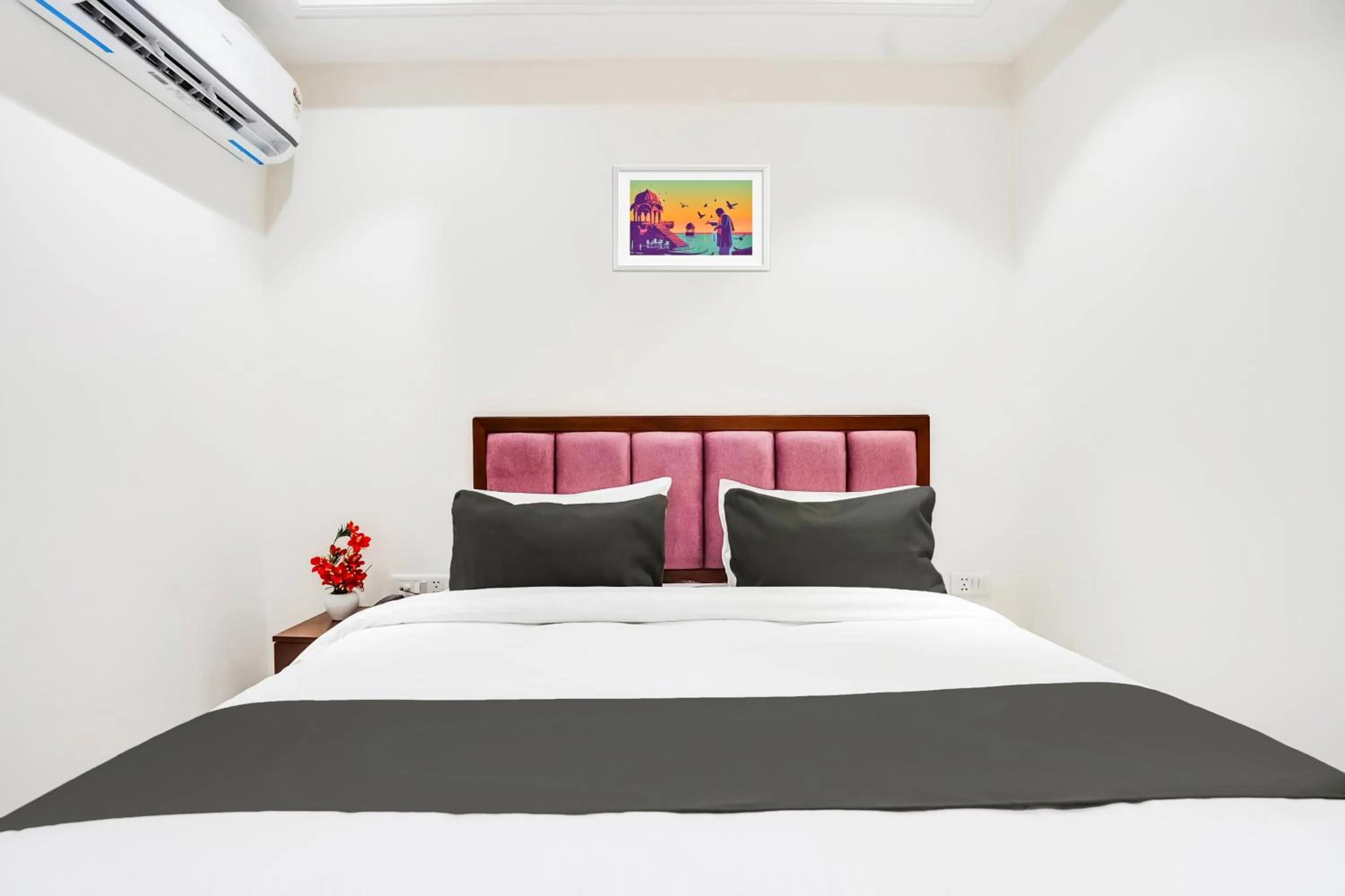 Bedroom, Bed in HOTEL RETREAT INN