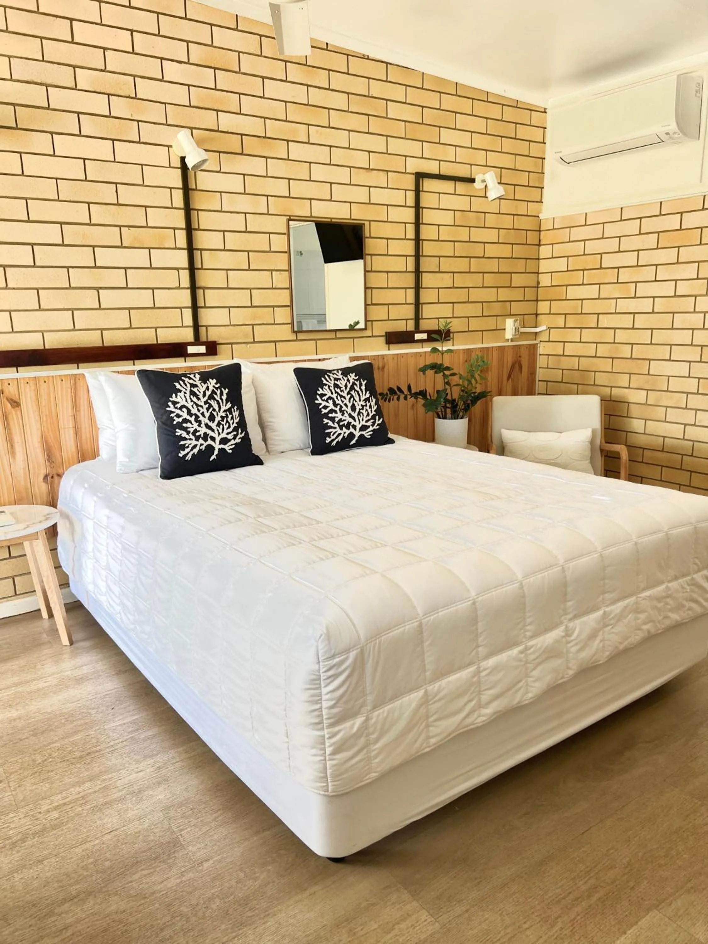 Bed in Motel Maclean