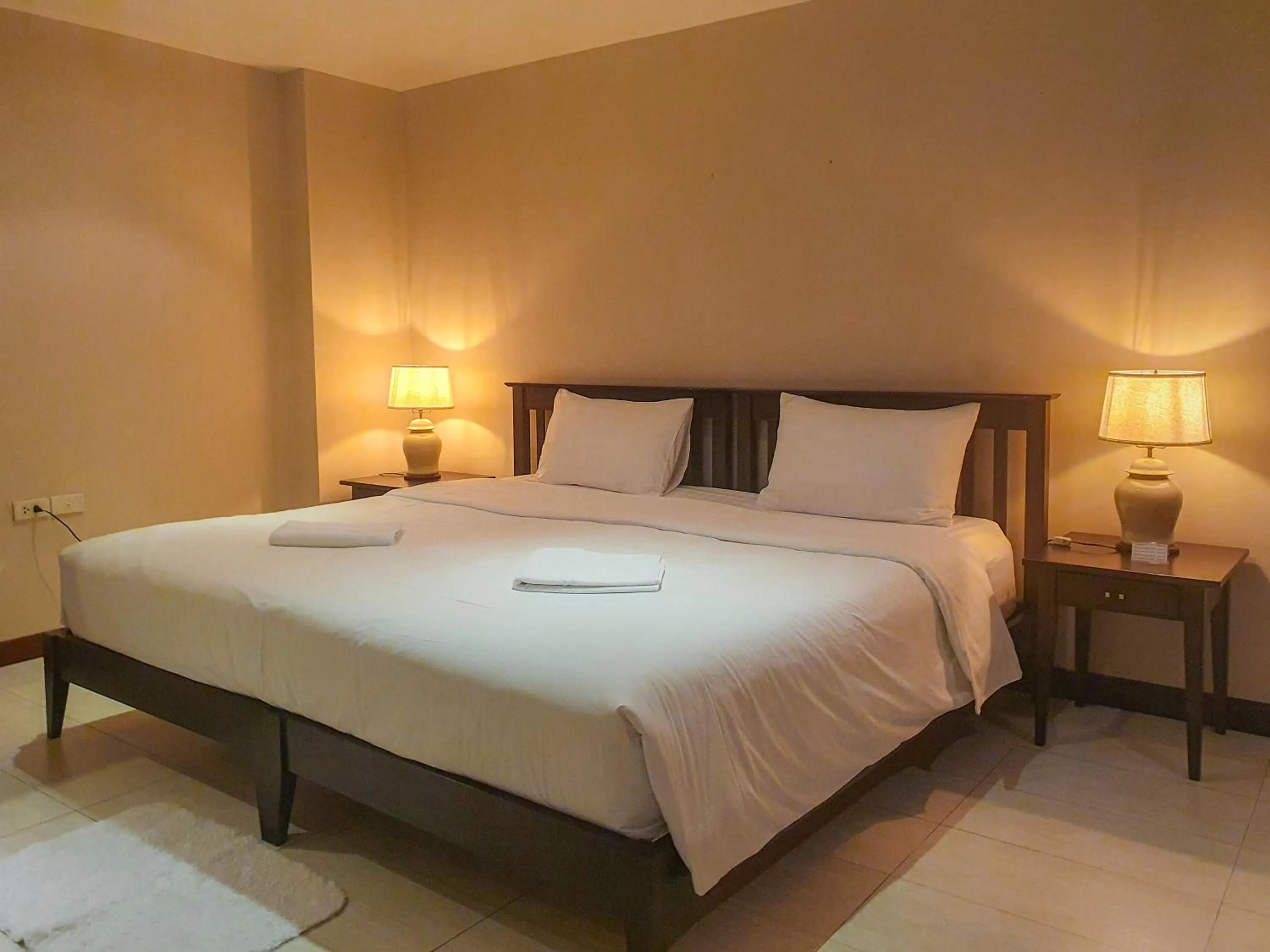 Deluxe Double or Twin Room in Townhouse PK Garden