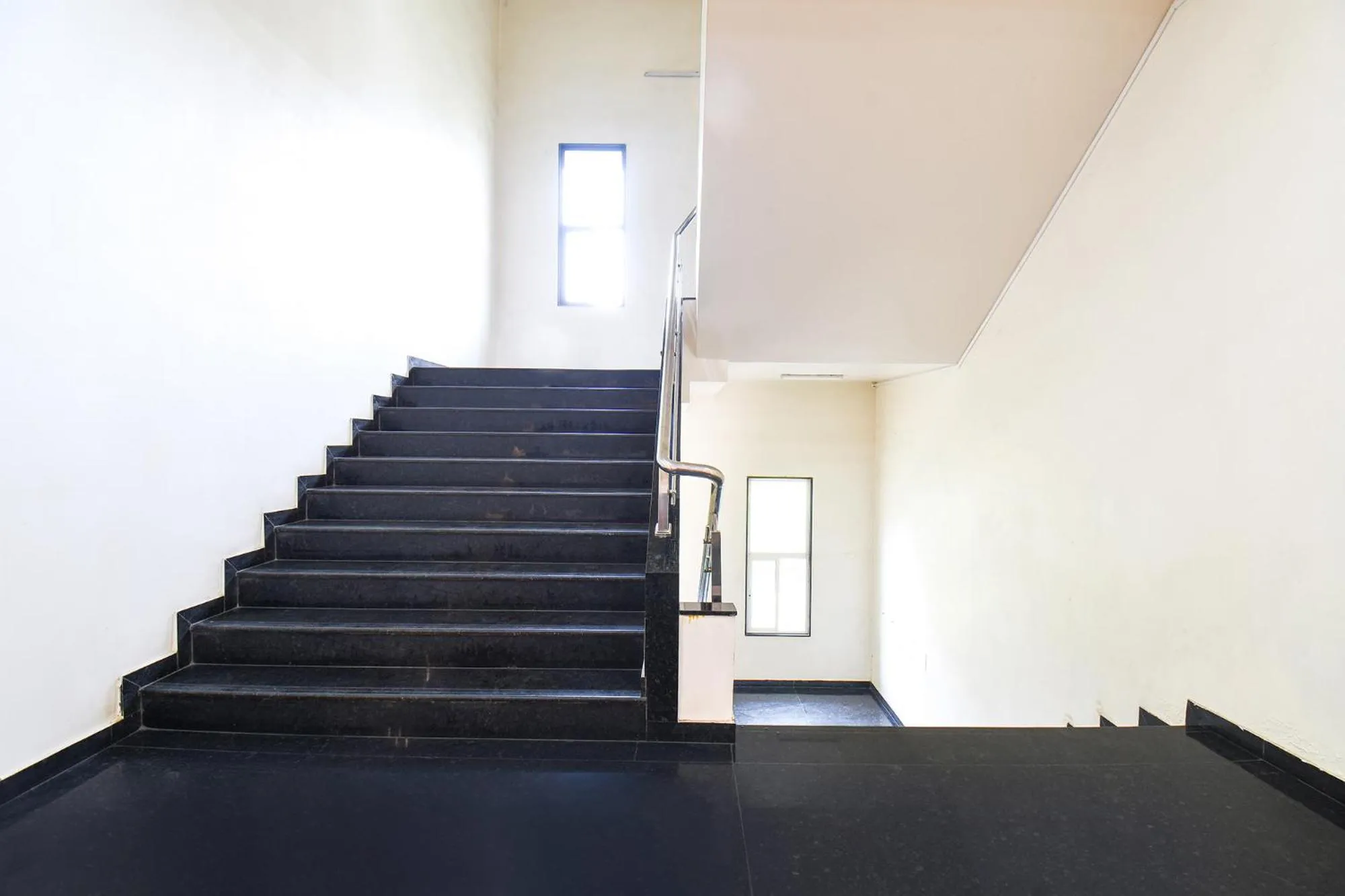 Lobby or reception in FabHotel Royal Suits - Nr Mahadji Shinde Chhatri