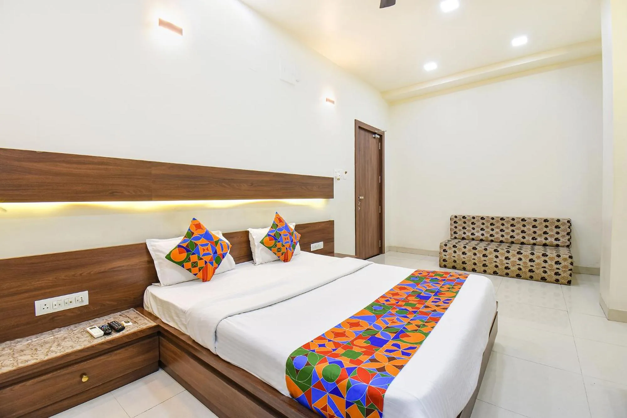Bed in FabHotel Royal Suits - Nr Mahadji Shinde Chhatri