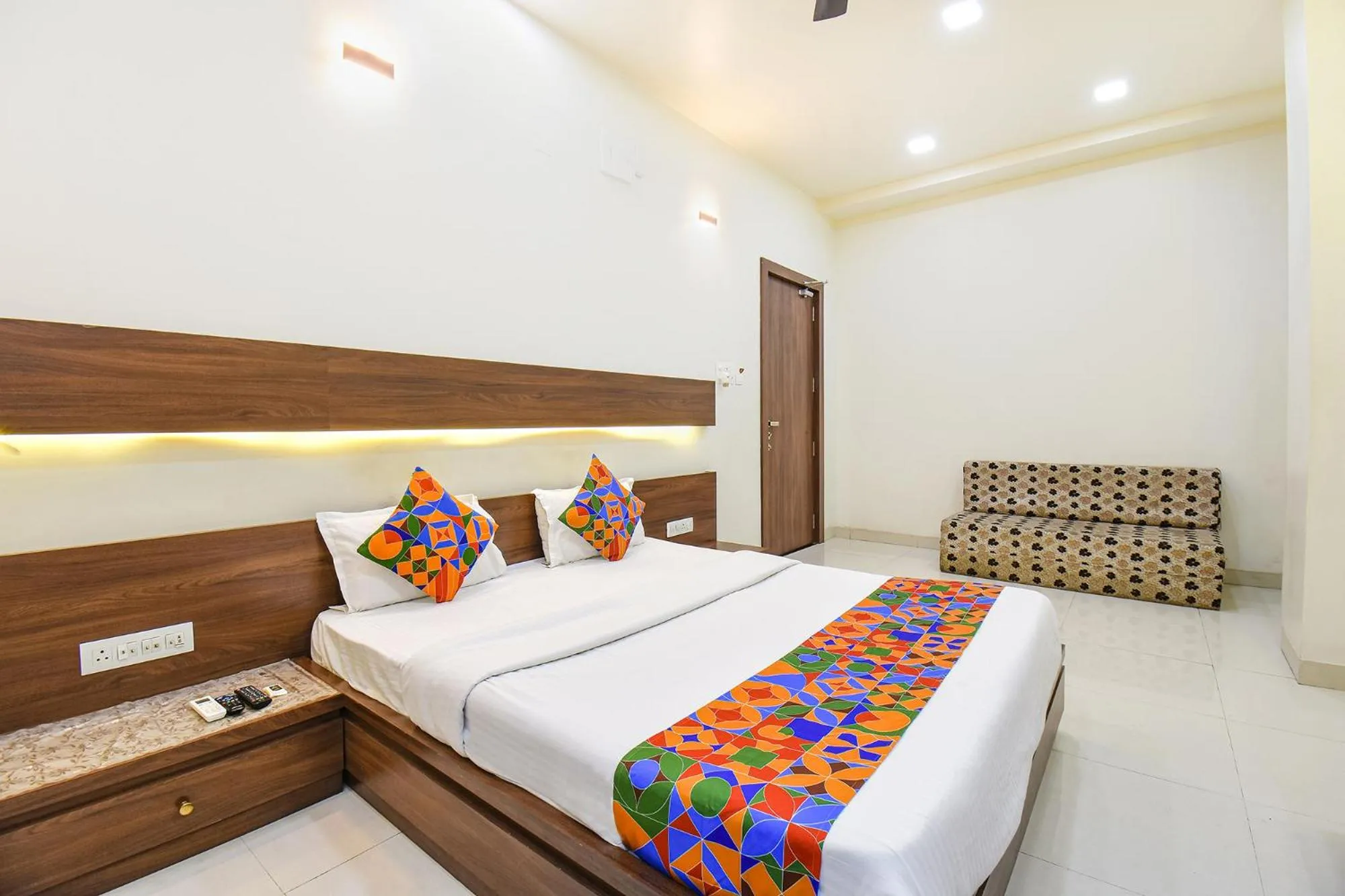 Bed in FabHotel Royal Suits - Nr Mahadji Shinde Chhatri