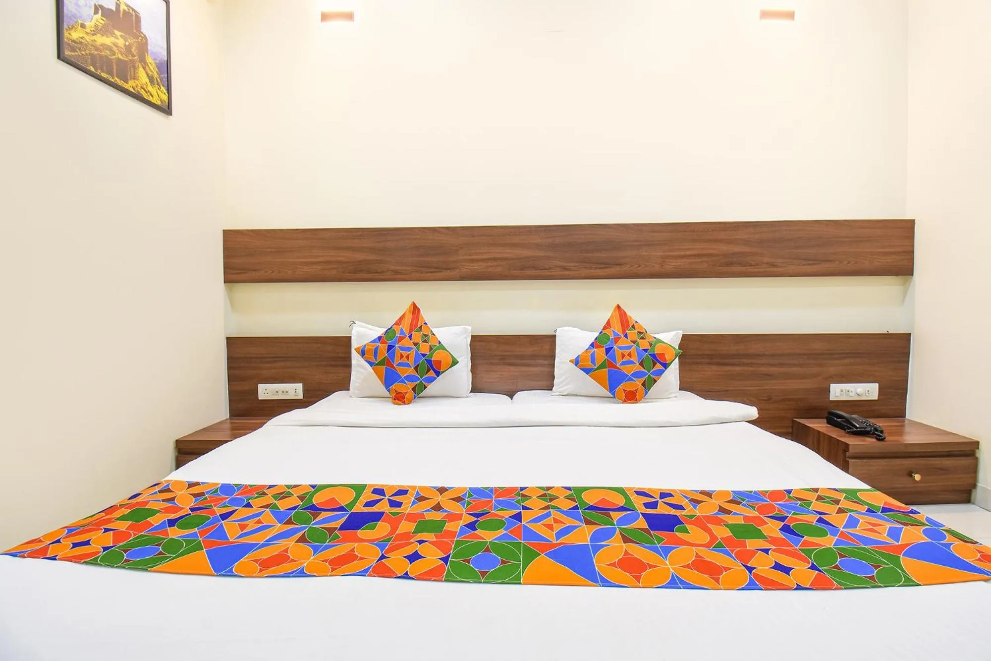 Bed in FabHotel Royal Suits - Nr Mahadji Shinde Chhatri