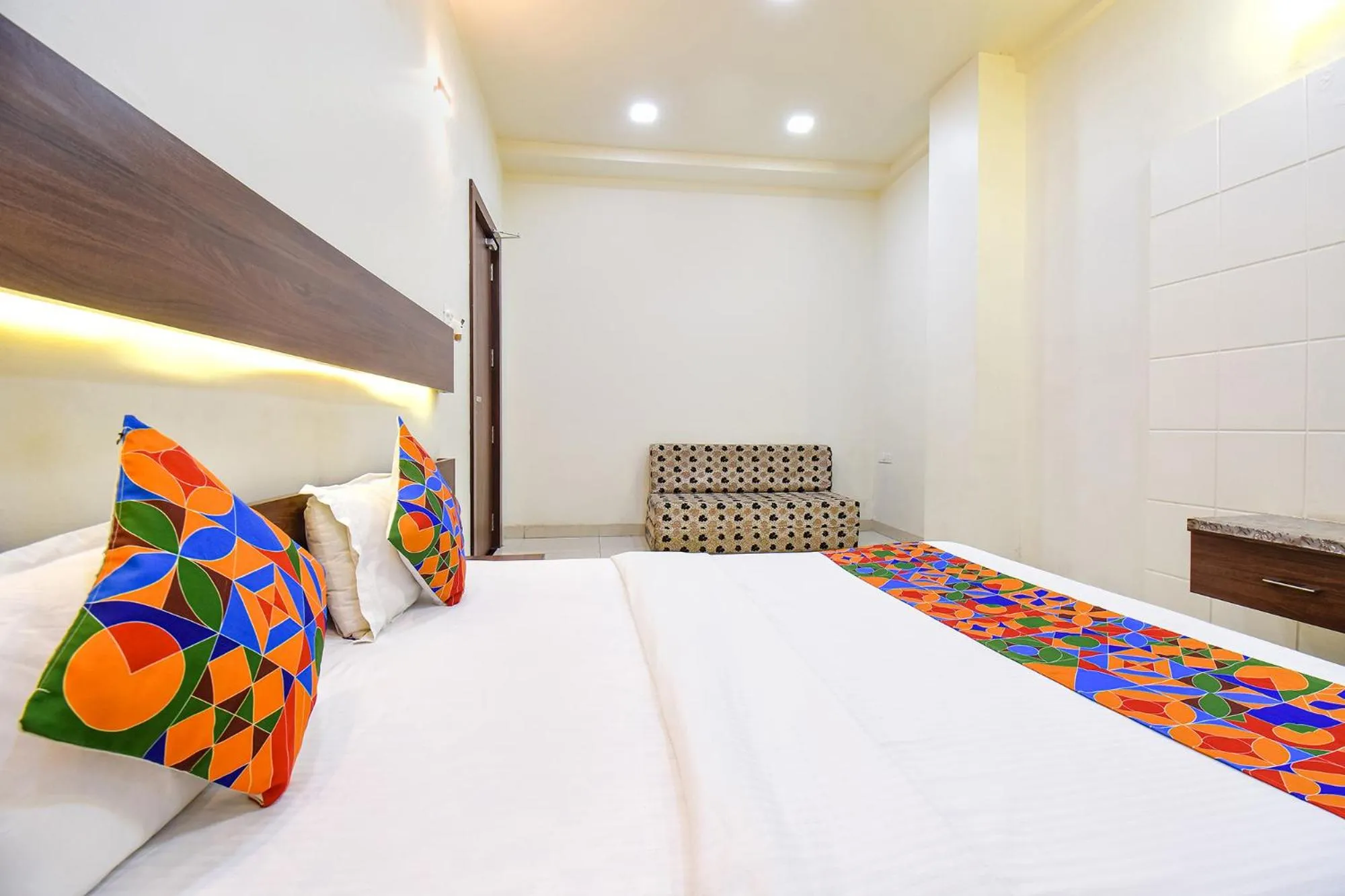 Bed in FabHotel Royal Suits - Nr Mahadji Shinde Chhatri