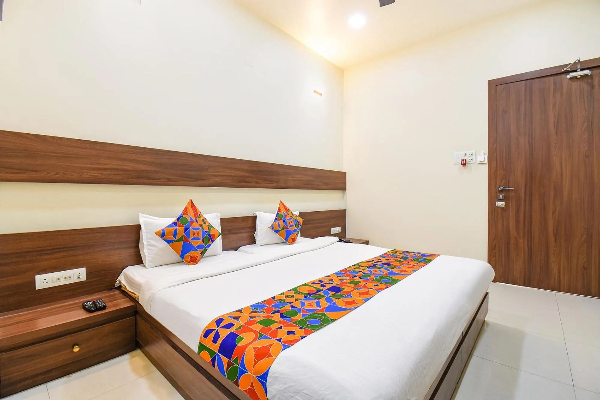 Bed in FabHotel Royal Suits - Nr Mahadji Shinde Chhatri