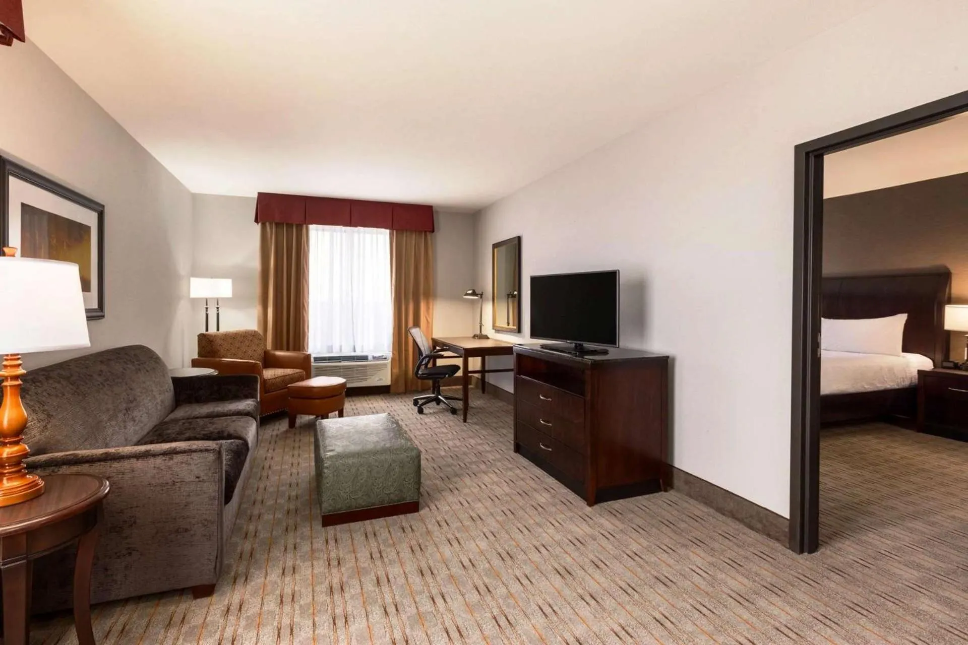 Living room, Bed in Hilton Garden Inn Denison/Sherman/At Texoma Event Center