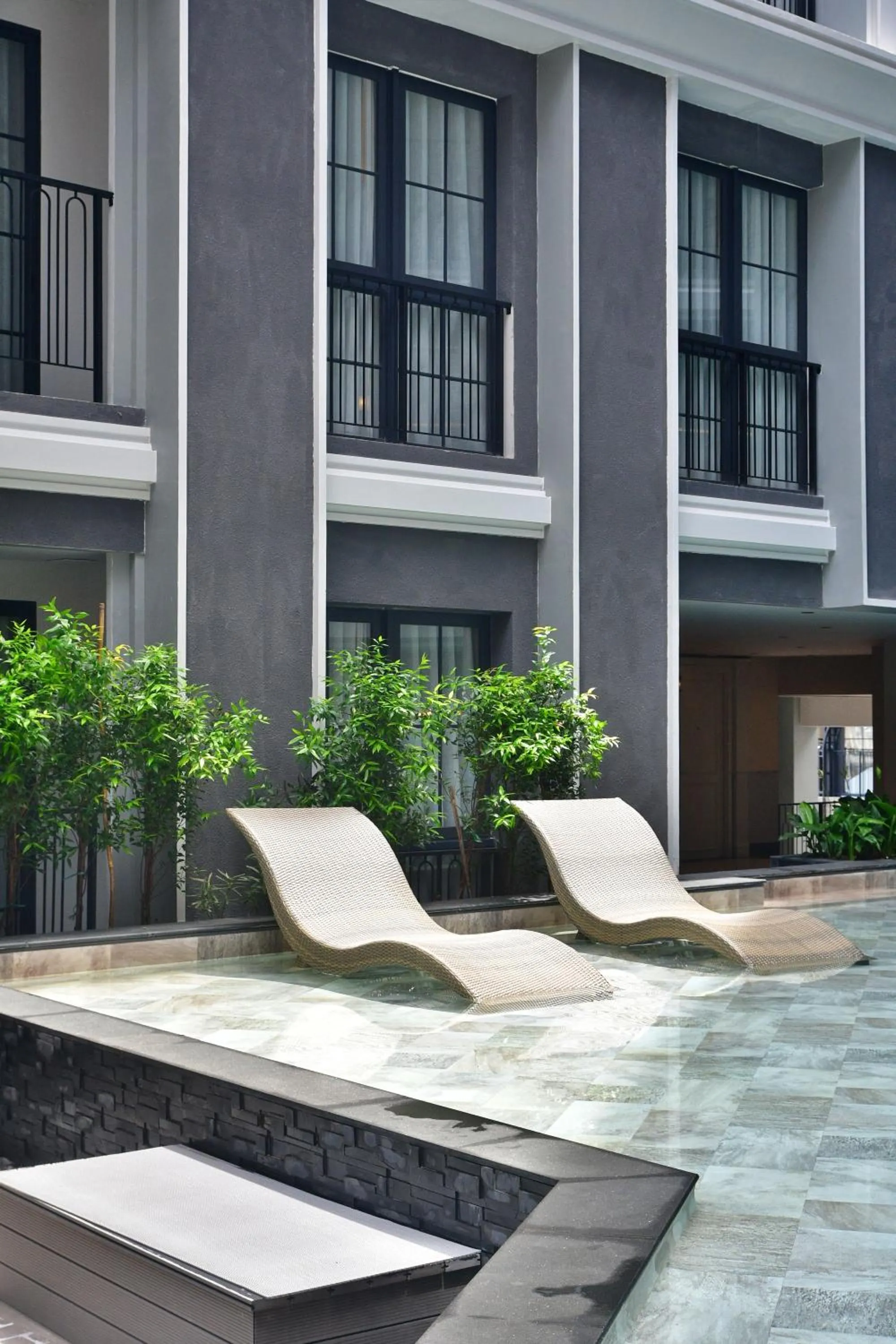 Swimming pool in Chateau Du Village Patong