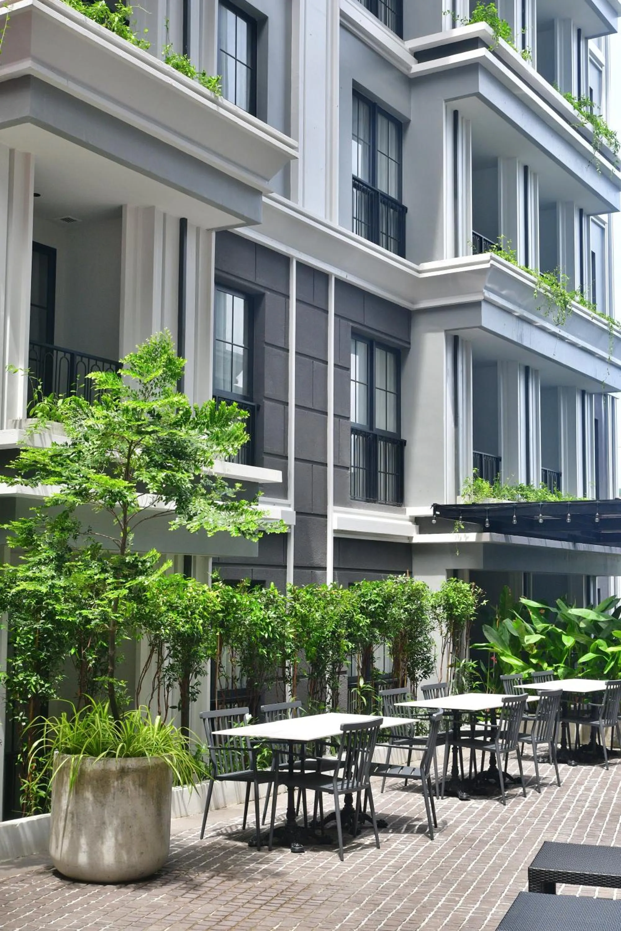 Property building in Chateau Du Village Patong