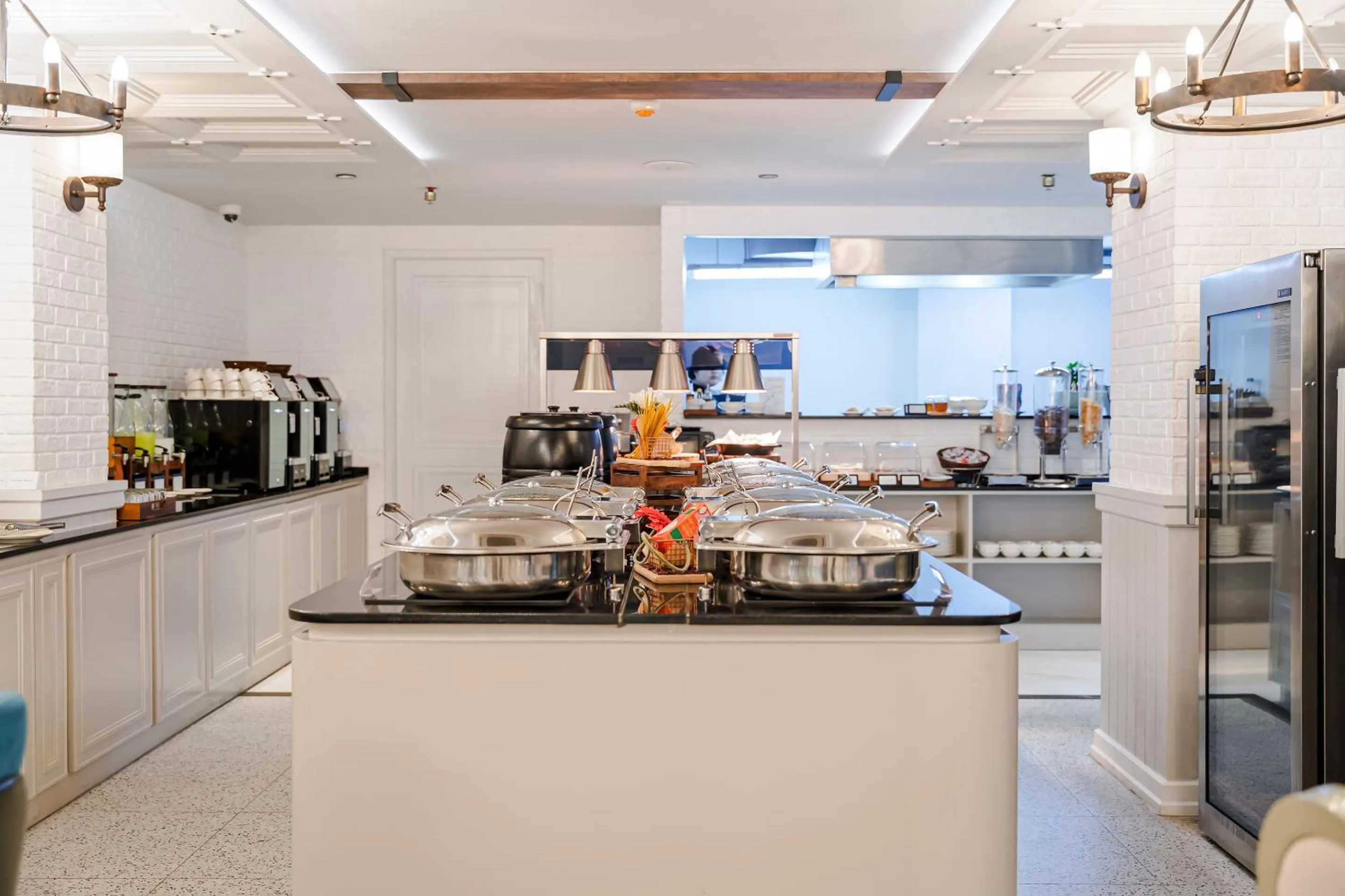 Food and drinks in Chateau Du Village Patong