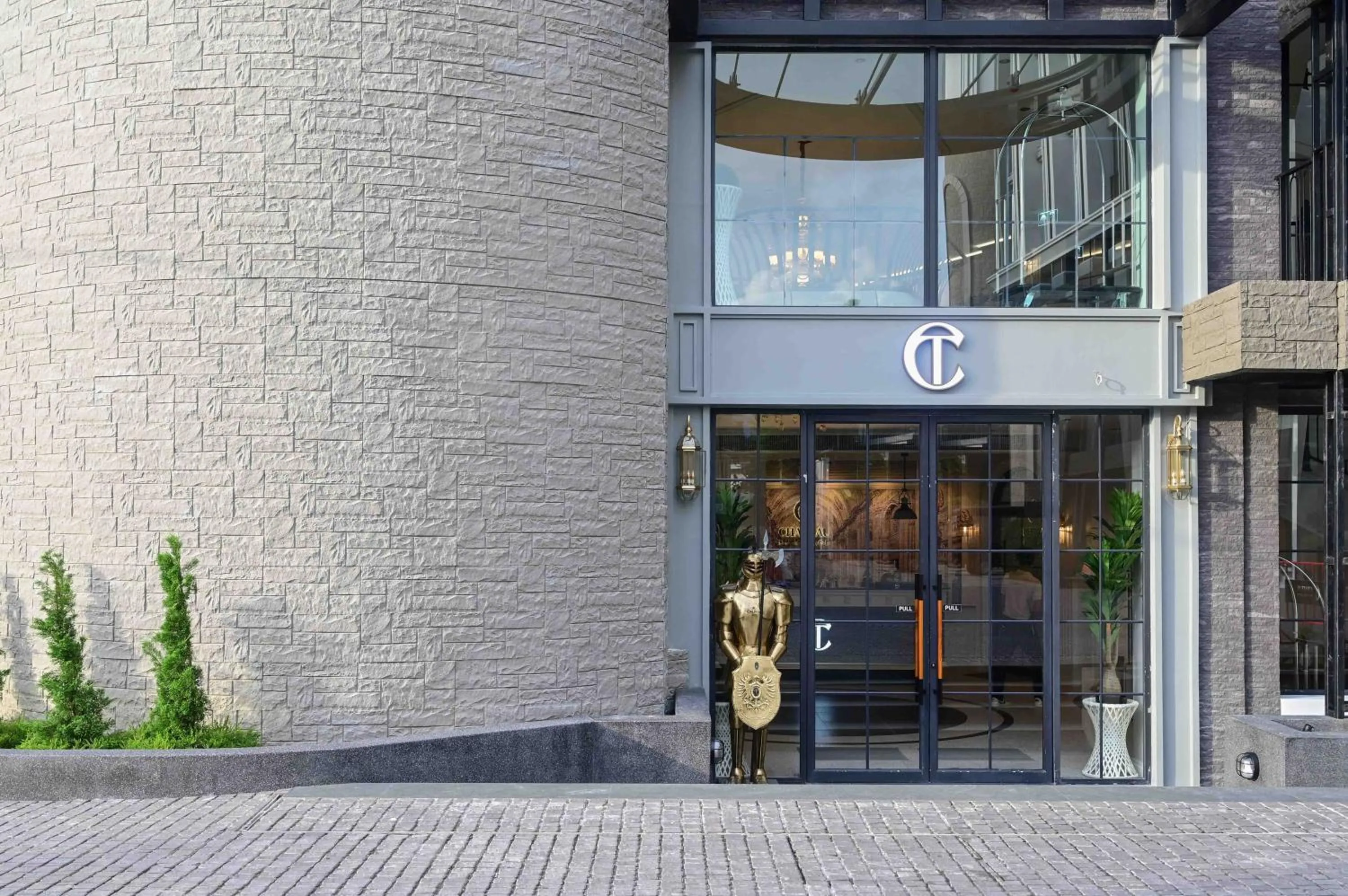 Day in Chateau Du Village Patong