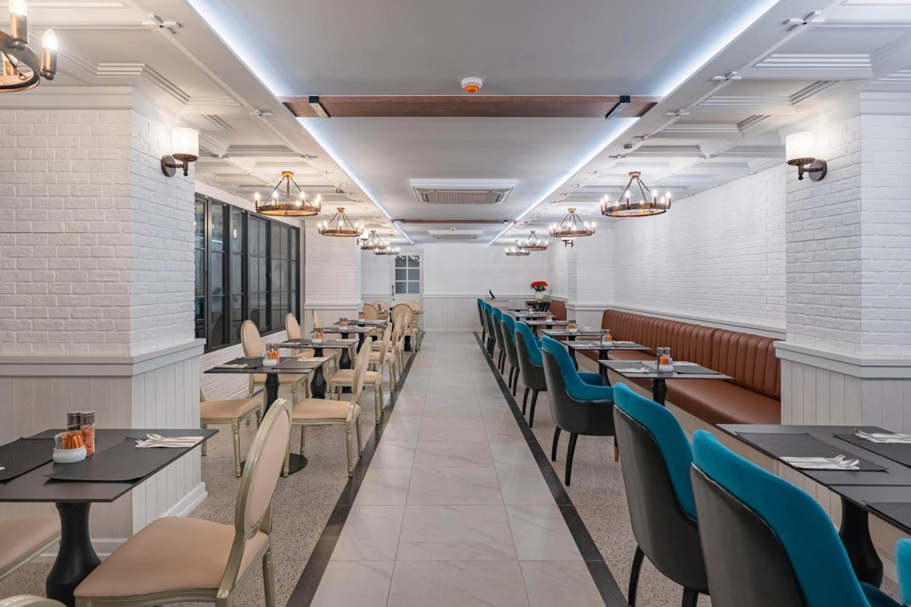 Restaurant/places to eat in Chateau Du Village Patong