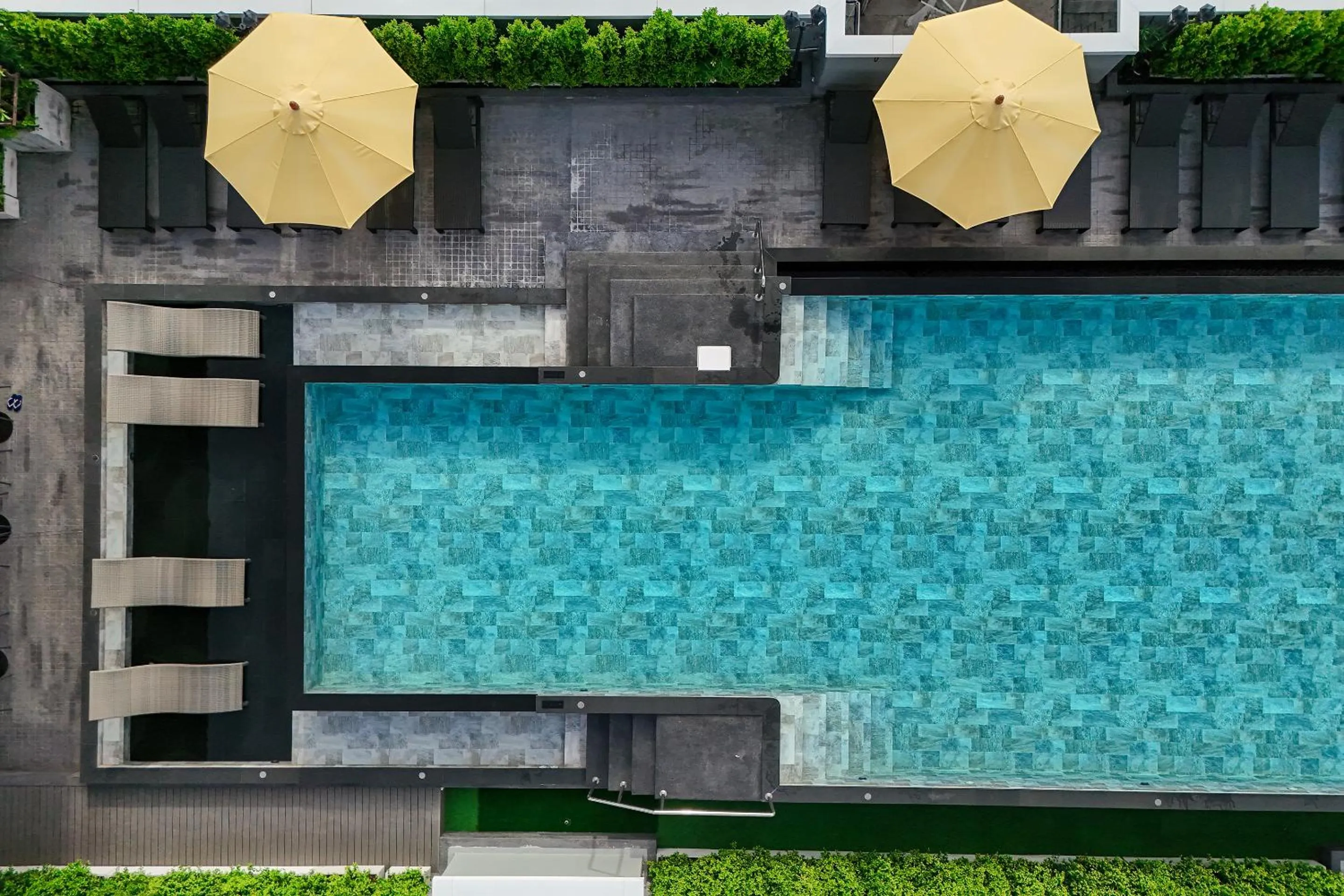 Swimming pool in Chateau Du Village Patong