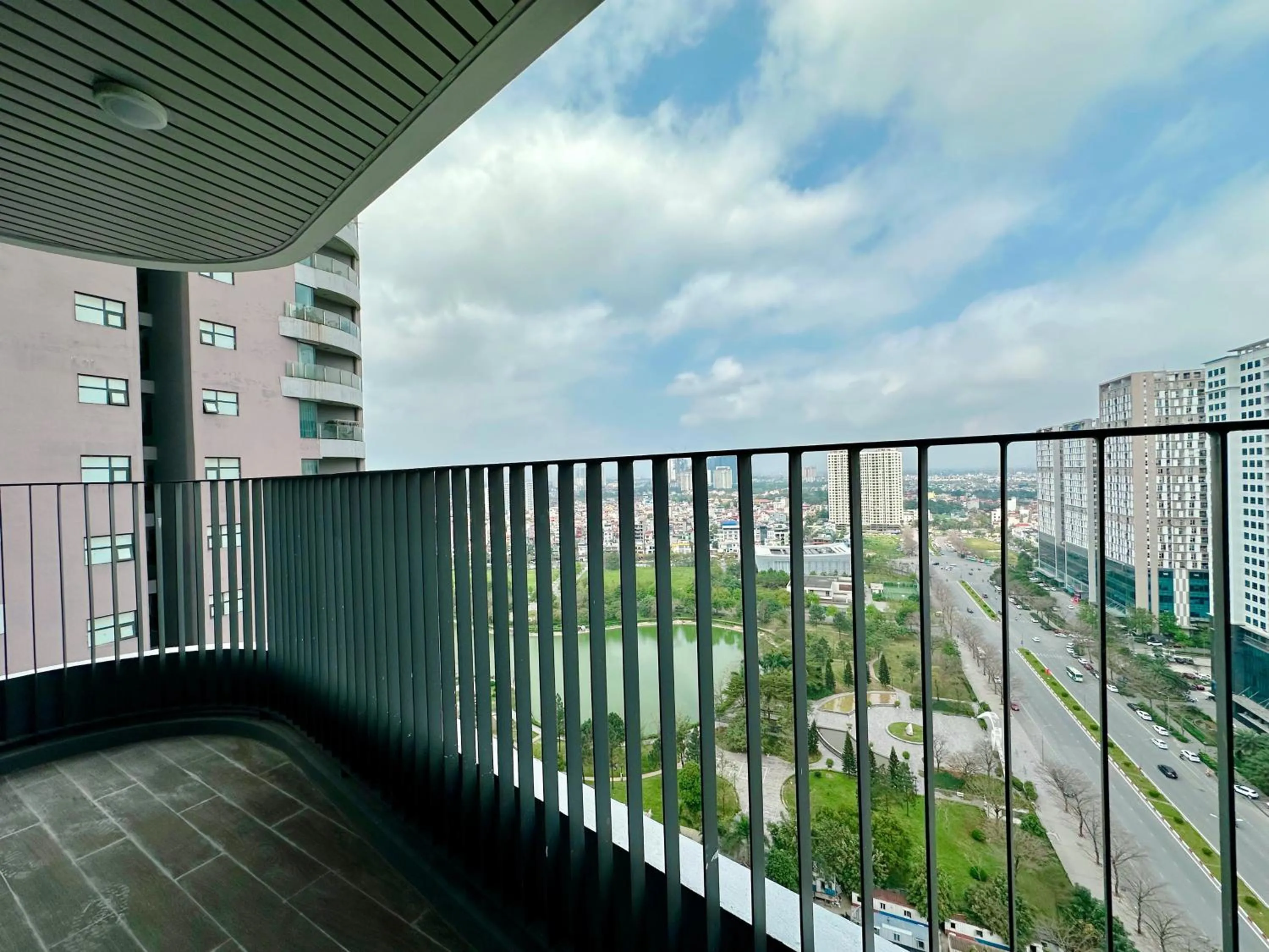 Balcony/Terrace in Apartments in Han Jardin Building next West Lake