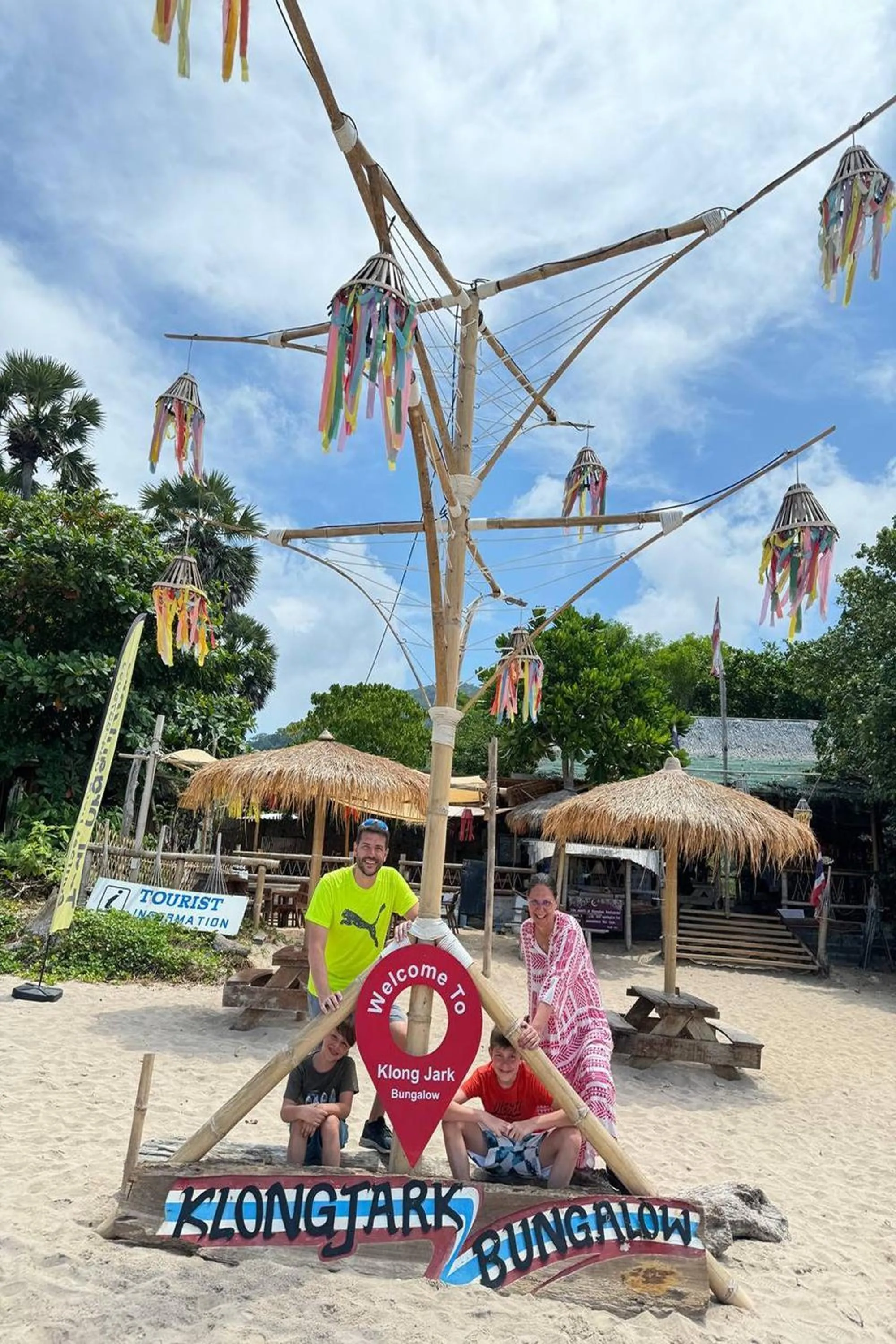 group of guests in Klong Jark Bungalows