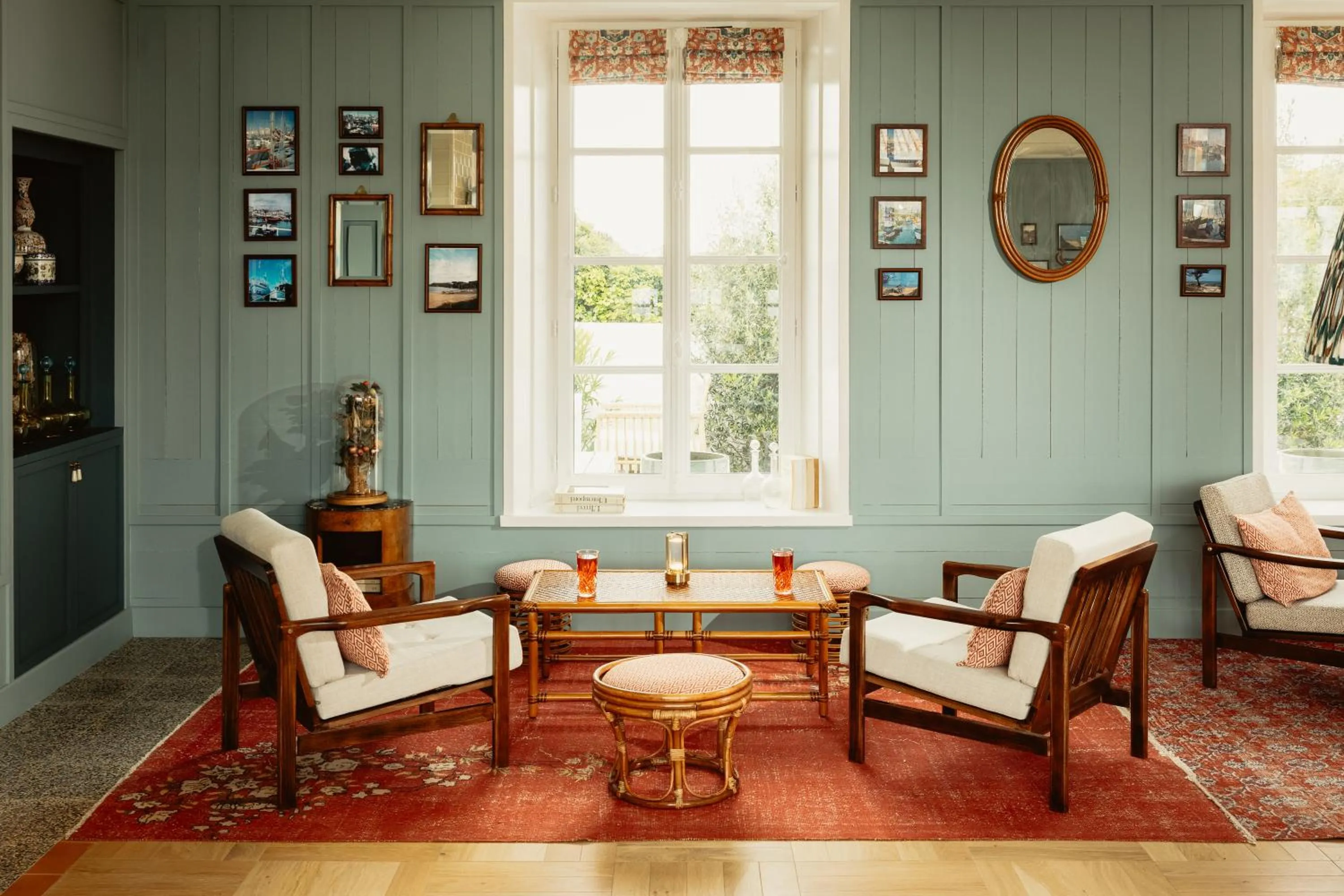 Lounge or bar in La Mission Hôtel & SPA - l'île d'Yeu