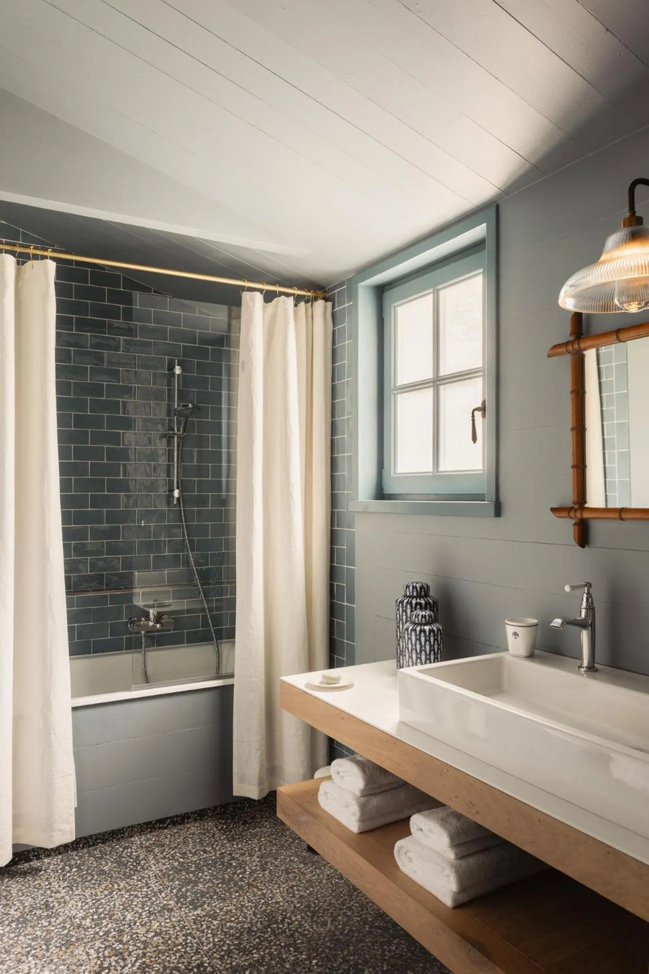 Shower in La Mission Hôtel & SPA - l'île d'Yeu