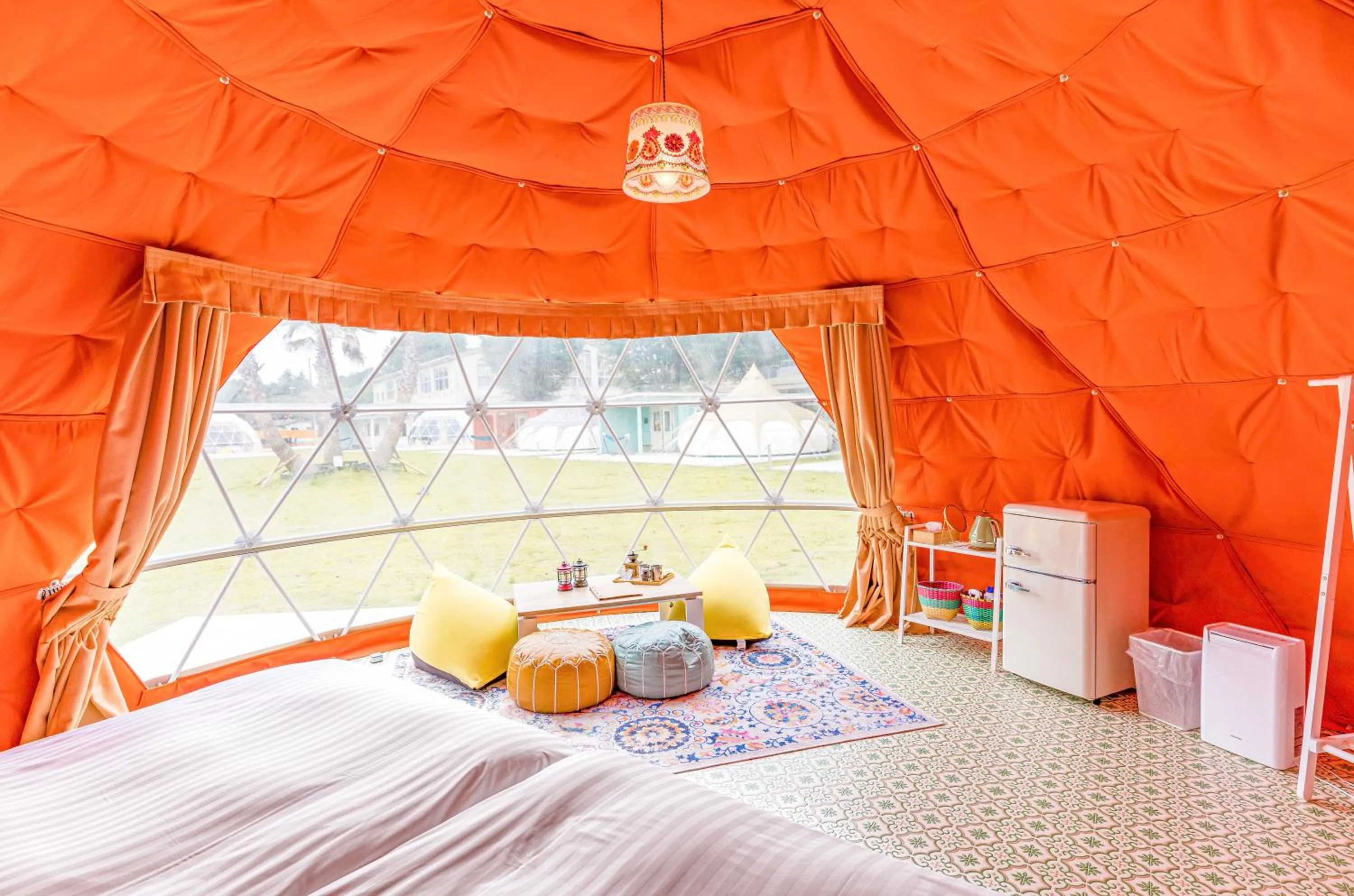 Photo of the whole room, Bed in TACO GLAMP