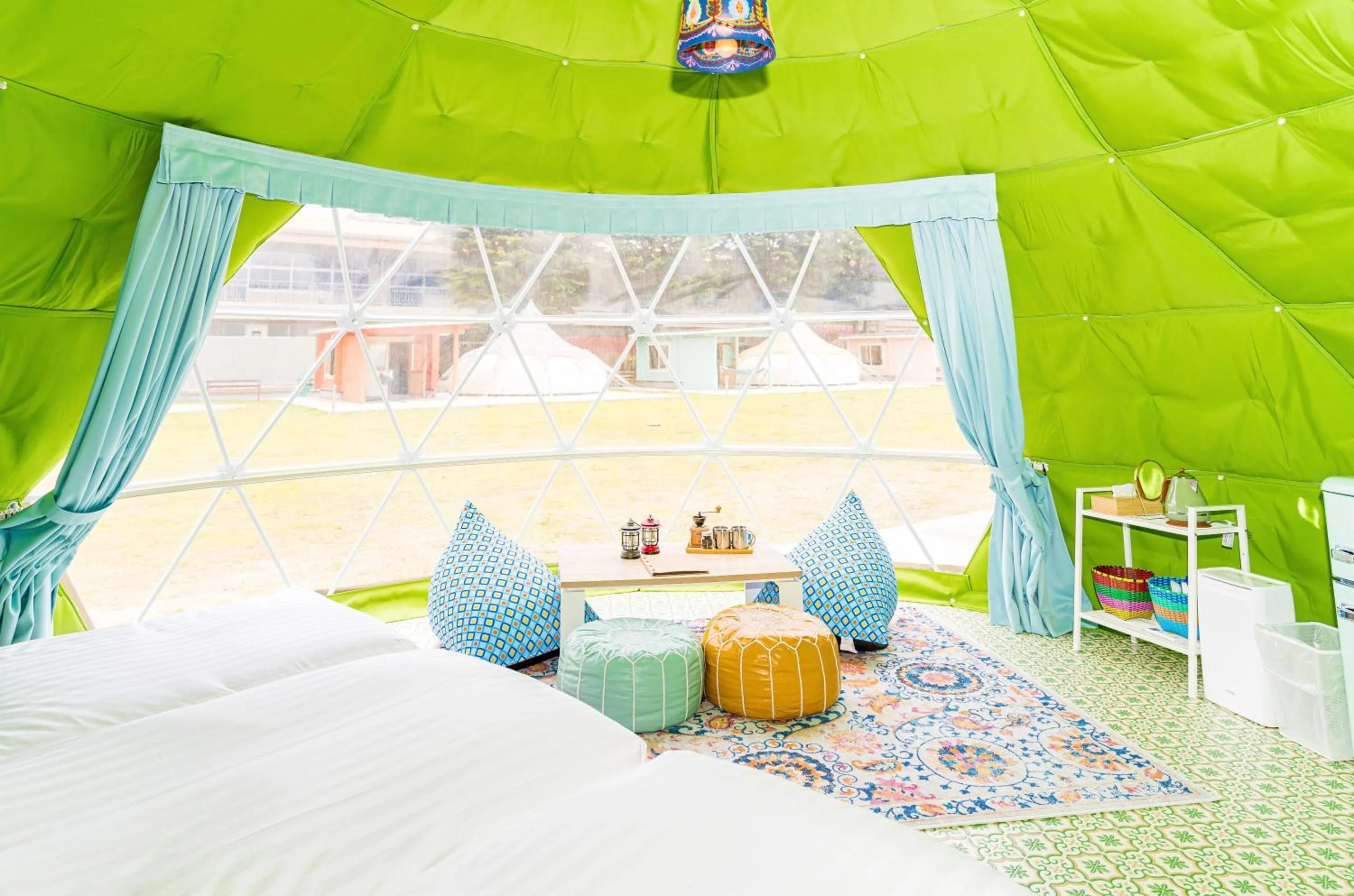 Photo of the whole room, Bed in TACO GLAMP