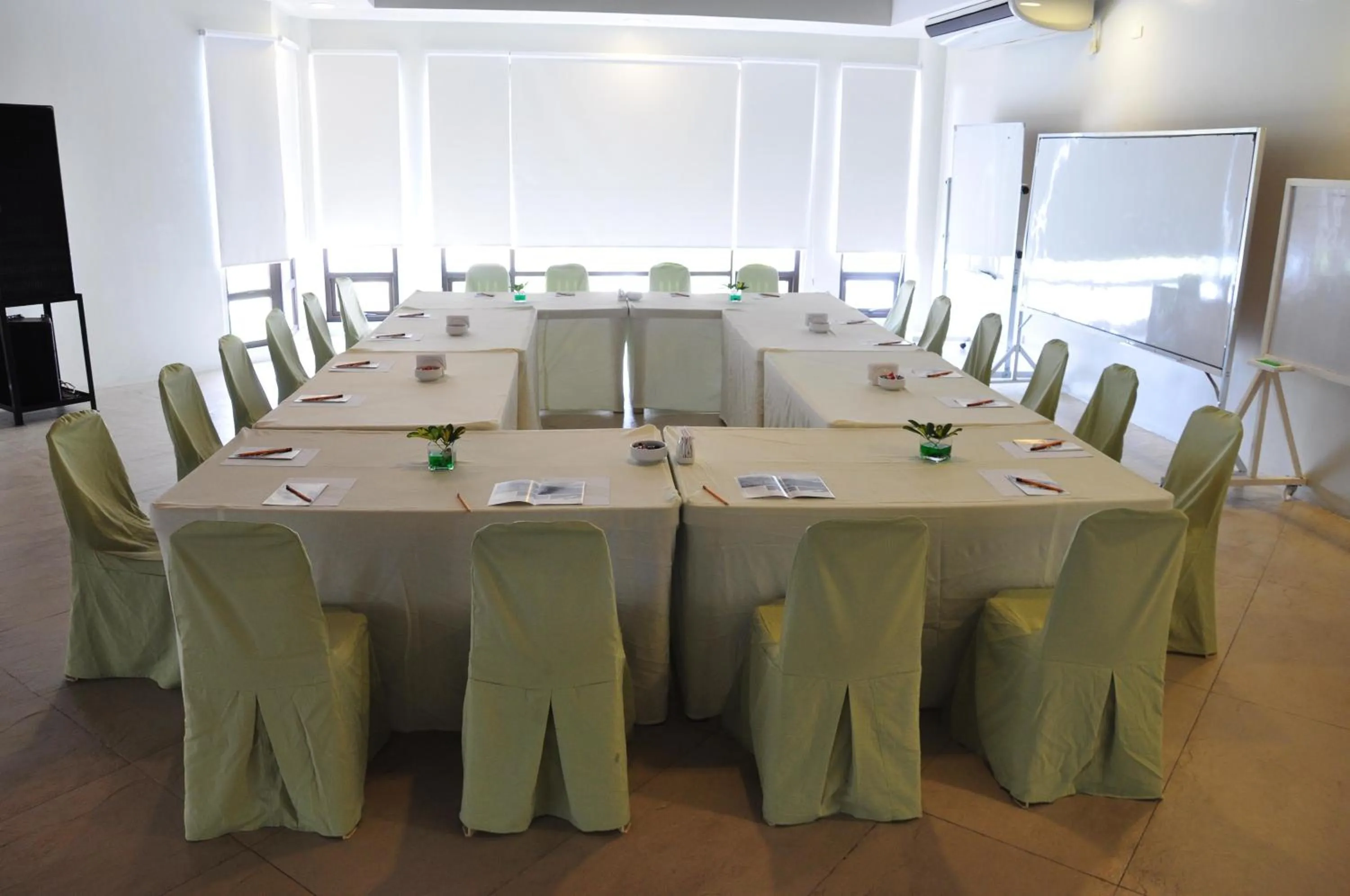 Business facilities in Kamana Sanctuary Resort & Spa