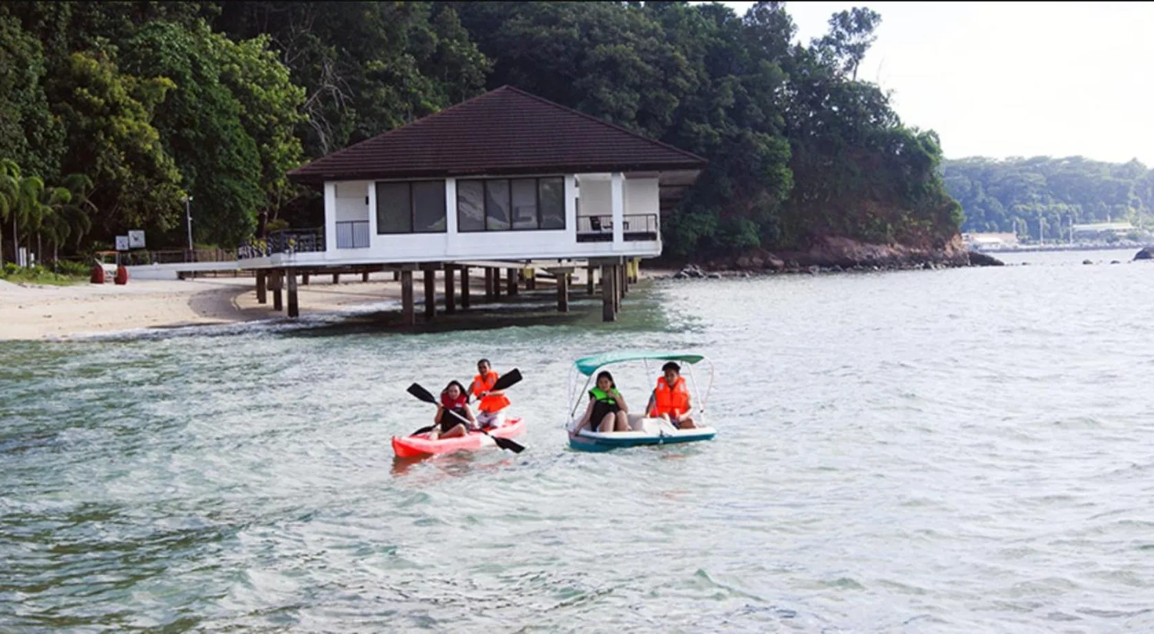 Beach in Kamana Sanctuary Resort & Spa