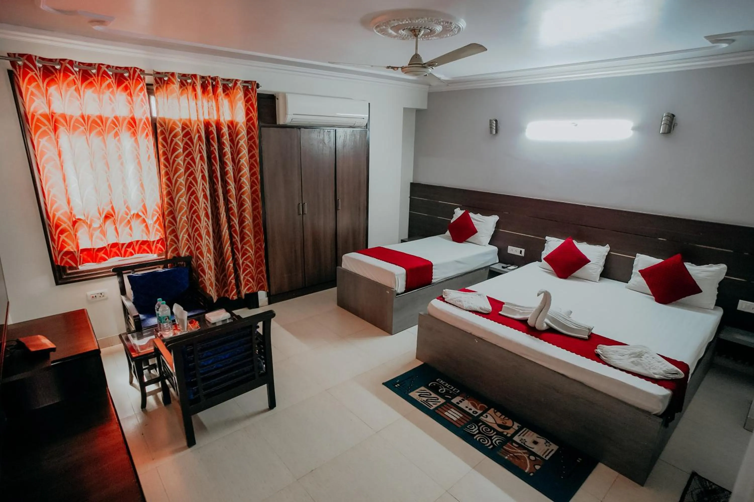 Bedroom, Bed in Hotel Jinendra Inn