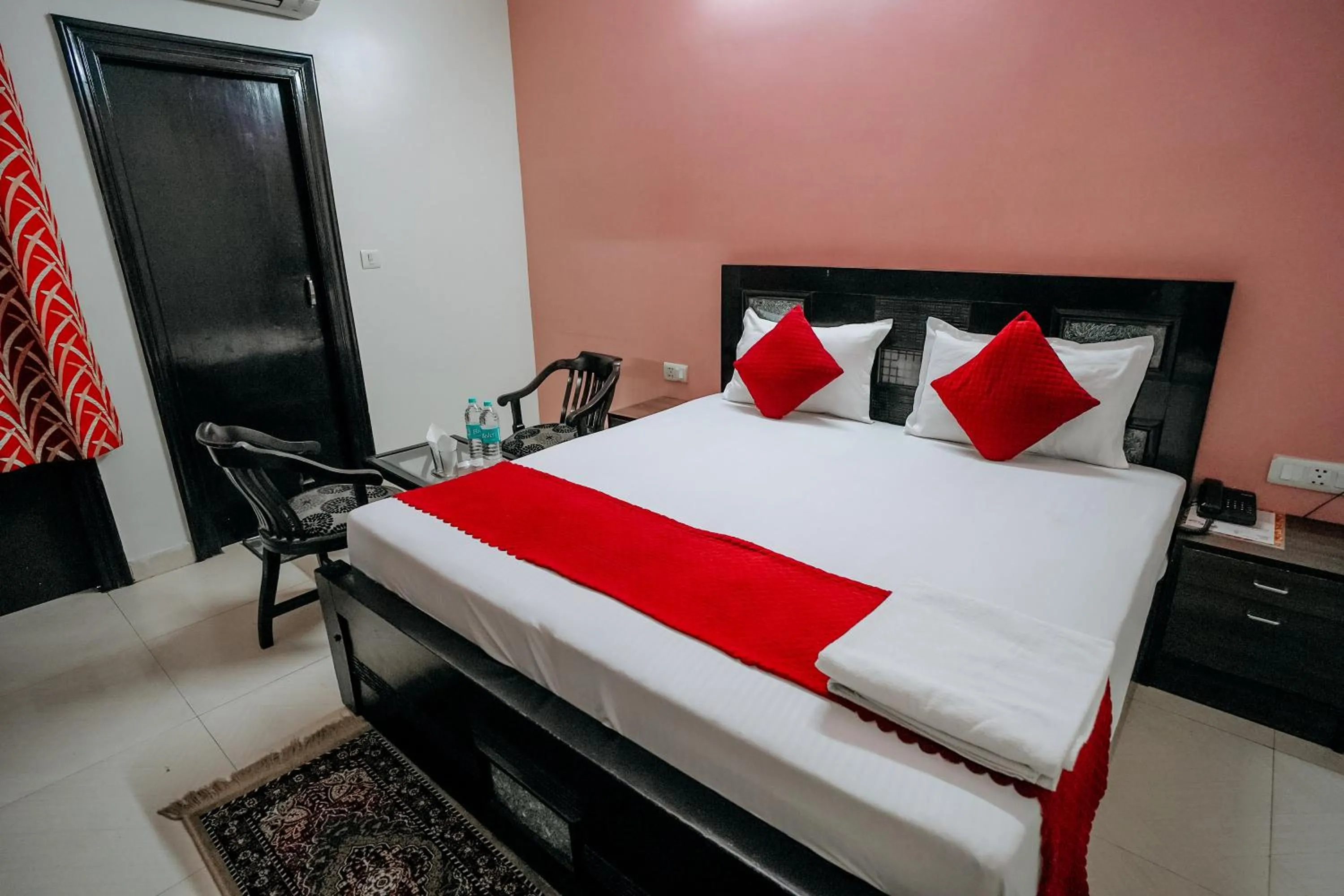 Bedroom, Bed in Hotel Jinendra Inn