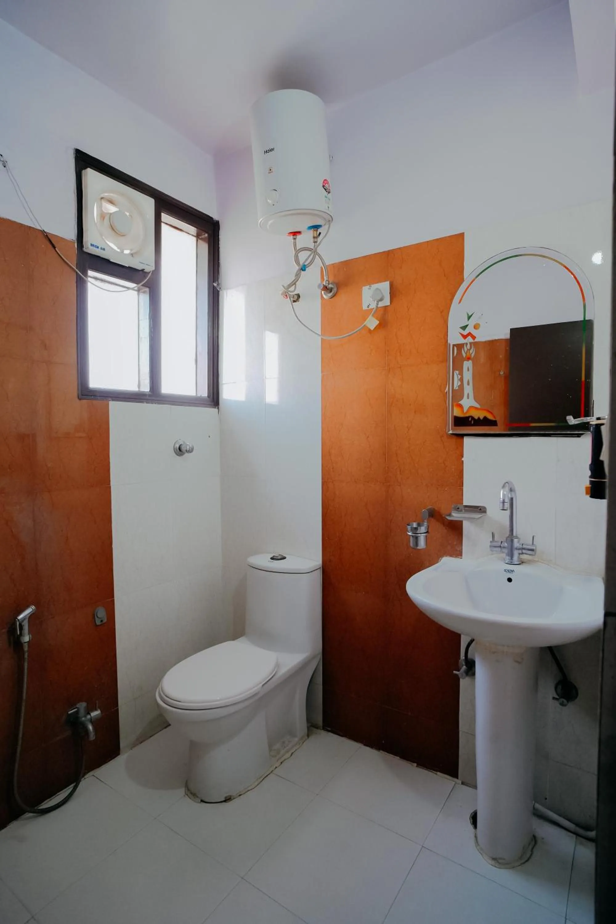 Shower in Hotel Jinendra Inn