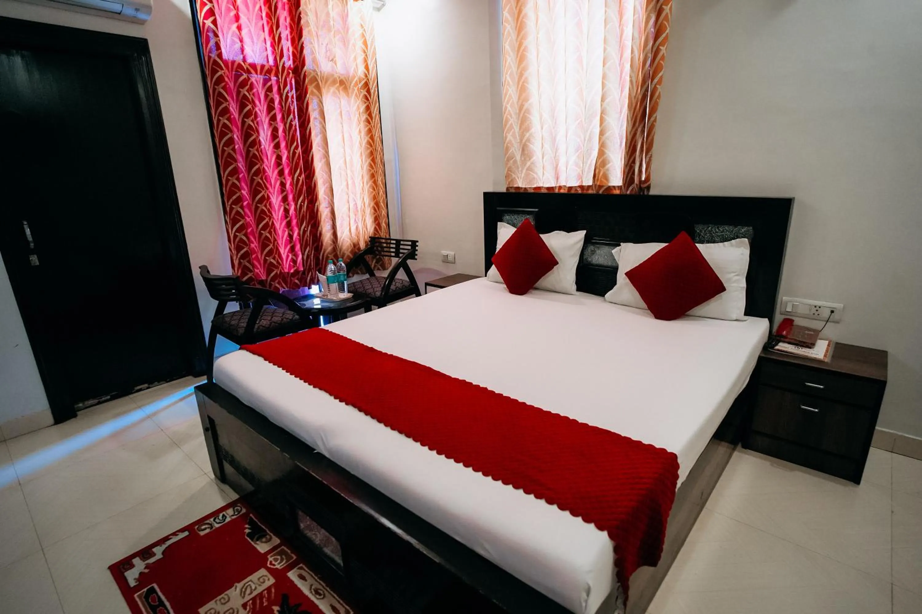 Bedroom, Bed in Hotel Jinendra Inn