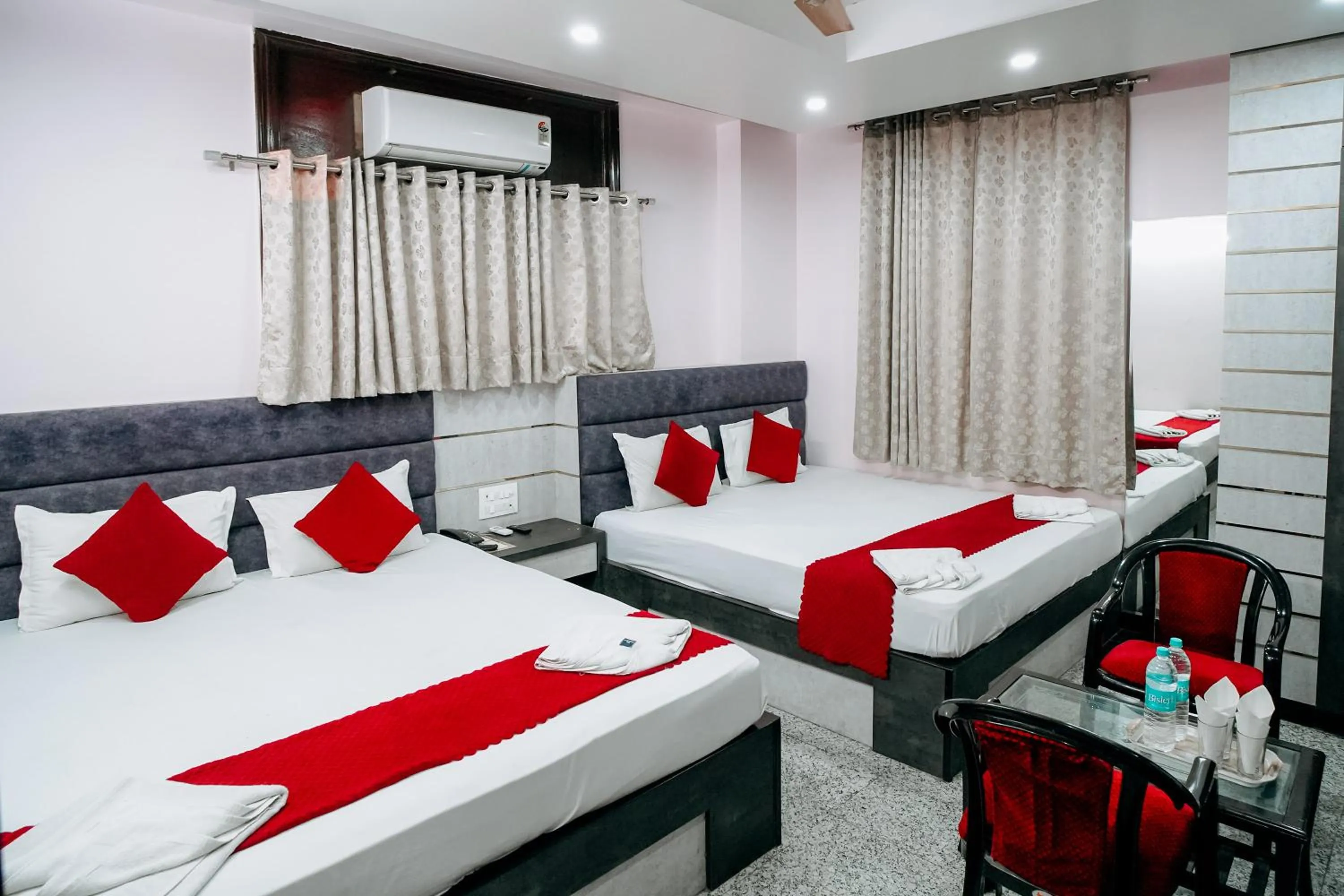 Bedroom, Bed in Hotel Jinendra Inn