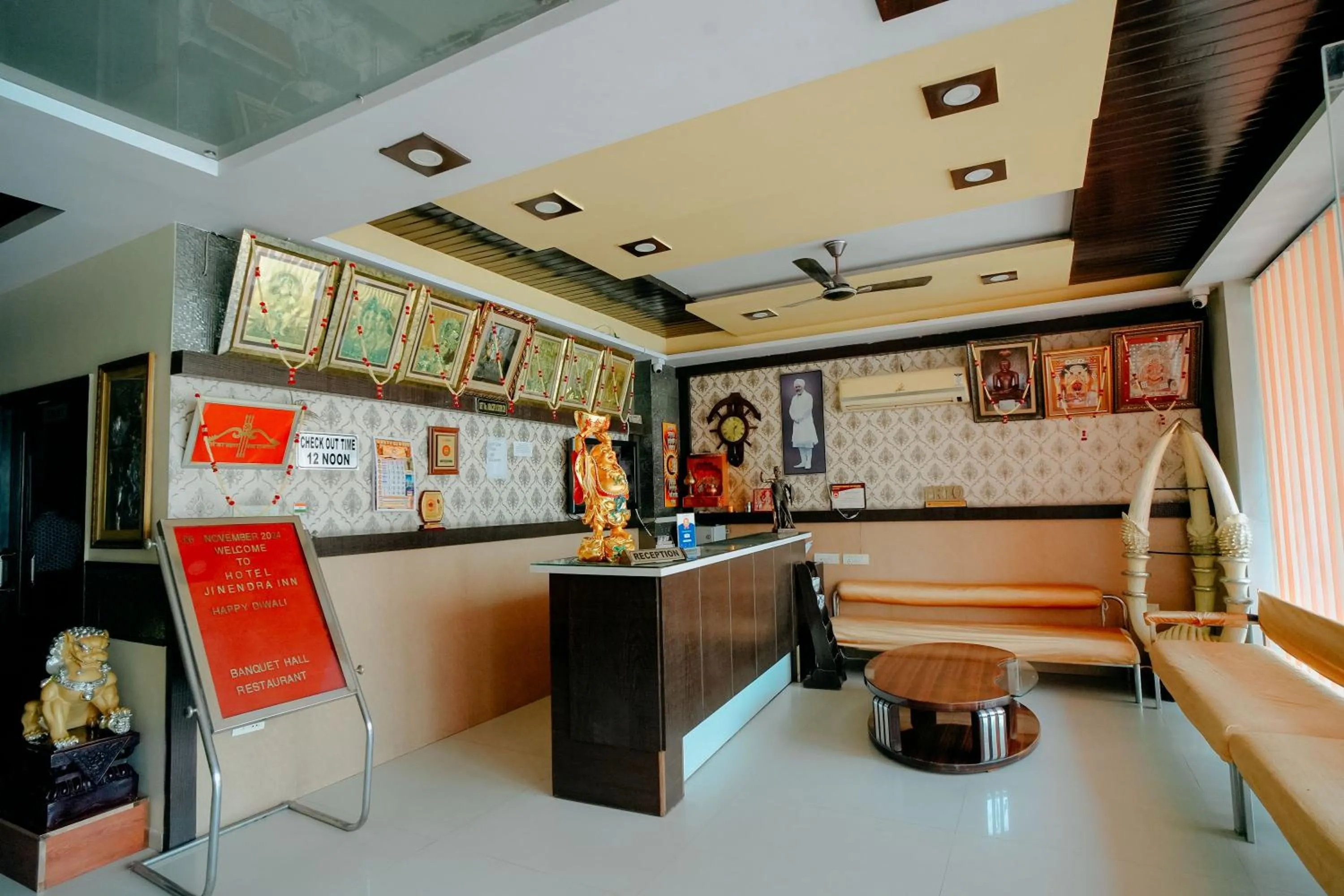 Lobby or reception in Hotel Jinendra Inn