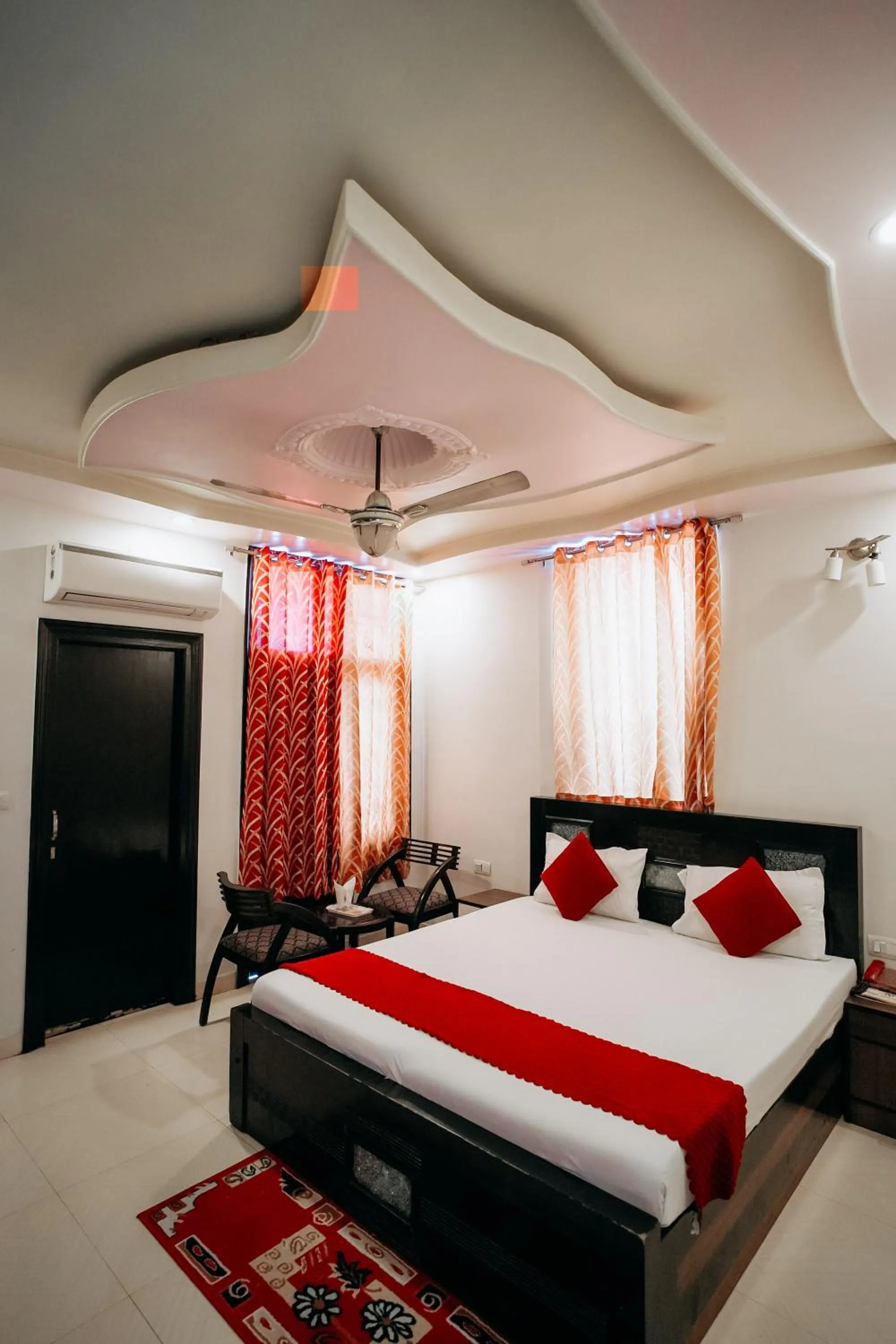 Bedroom, Bed in Hotel Jinendra Inn