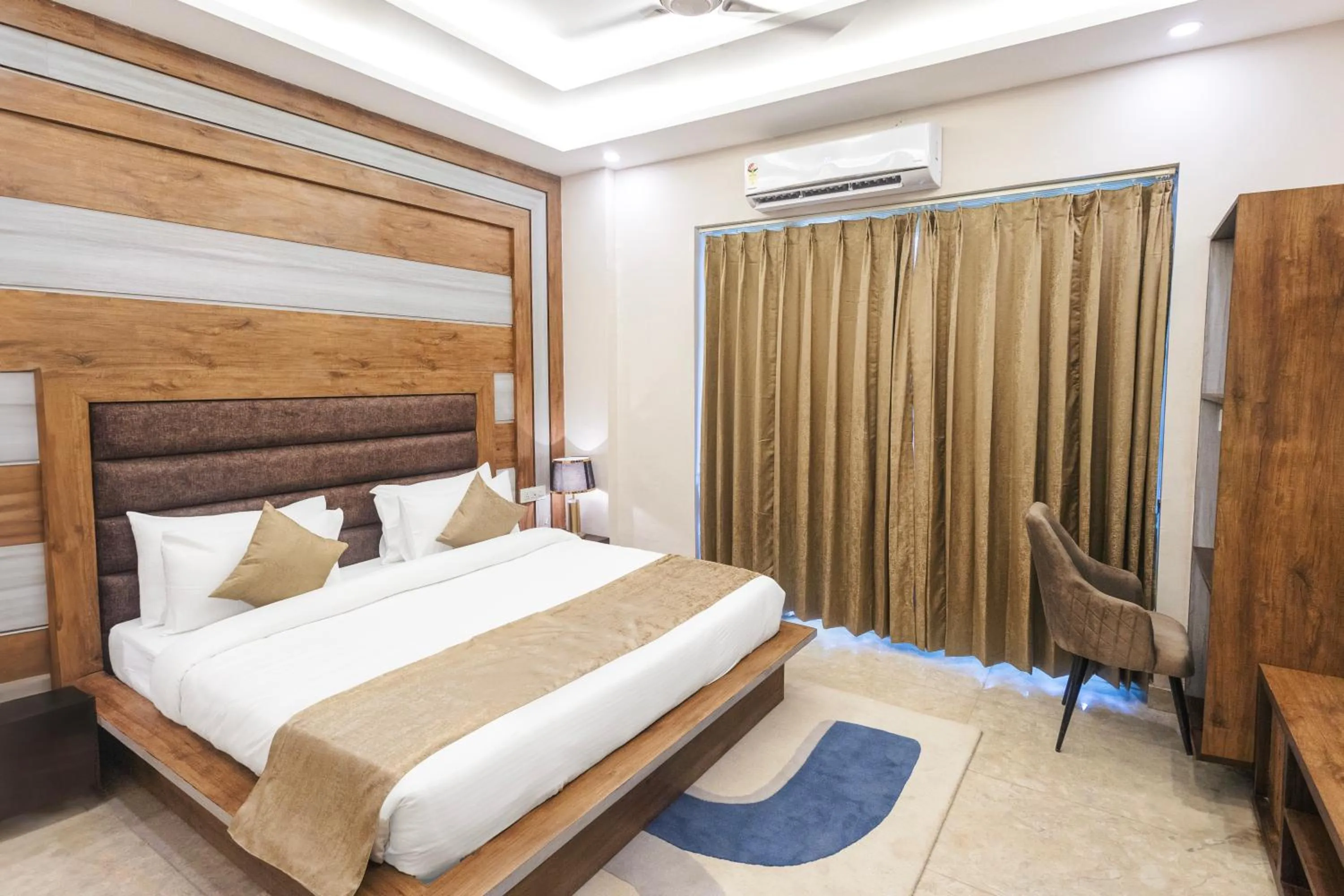 Bed in Stone Wood Hotel, Rishikesh