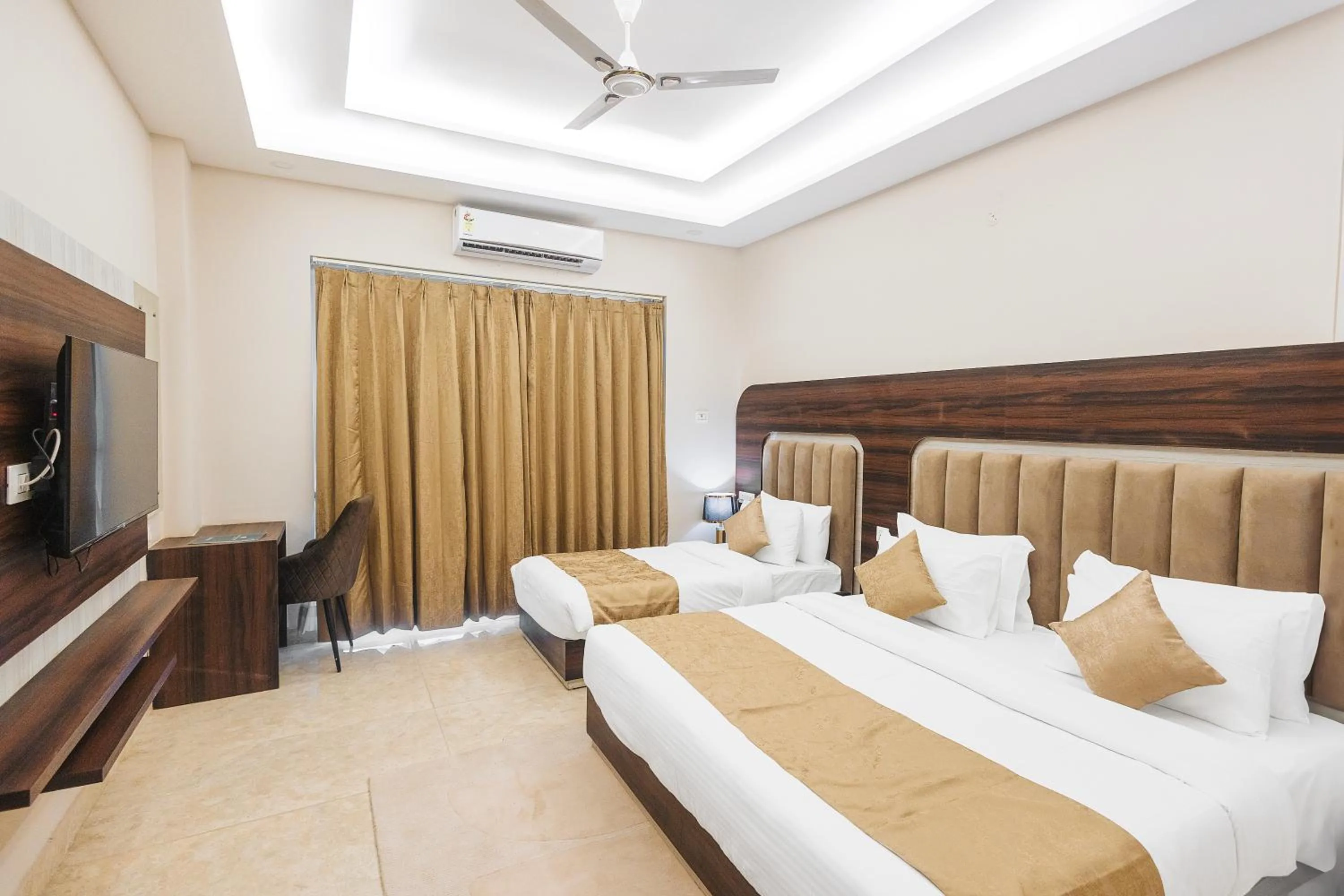 Bed in Stone Wood Hotel, Rishikesh