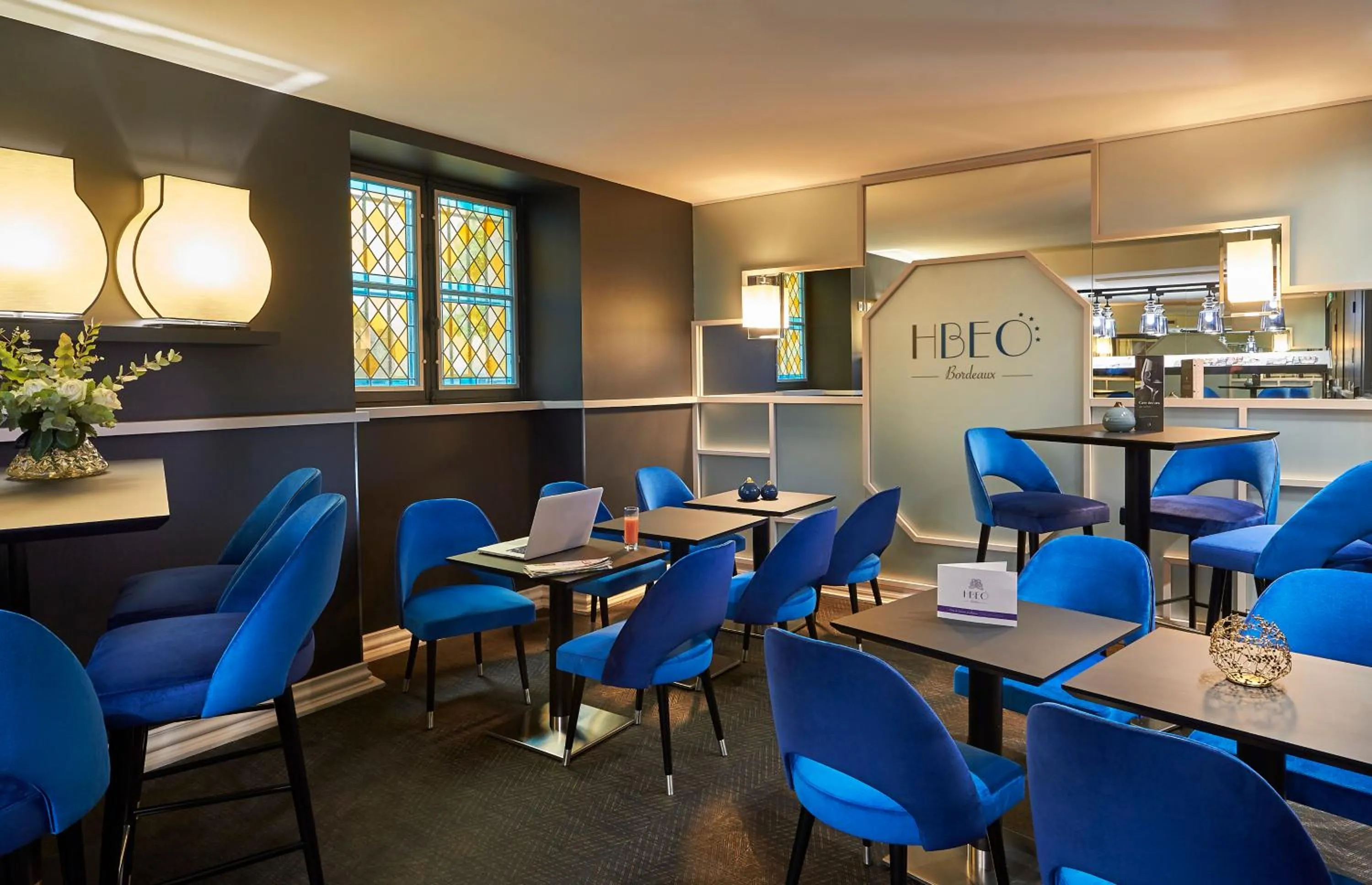 Lounge or bar in Best Western Premier HBEO Bordeaux Centre