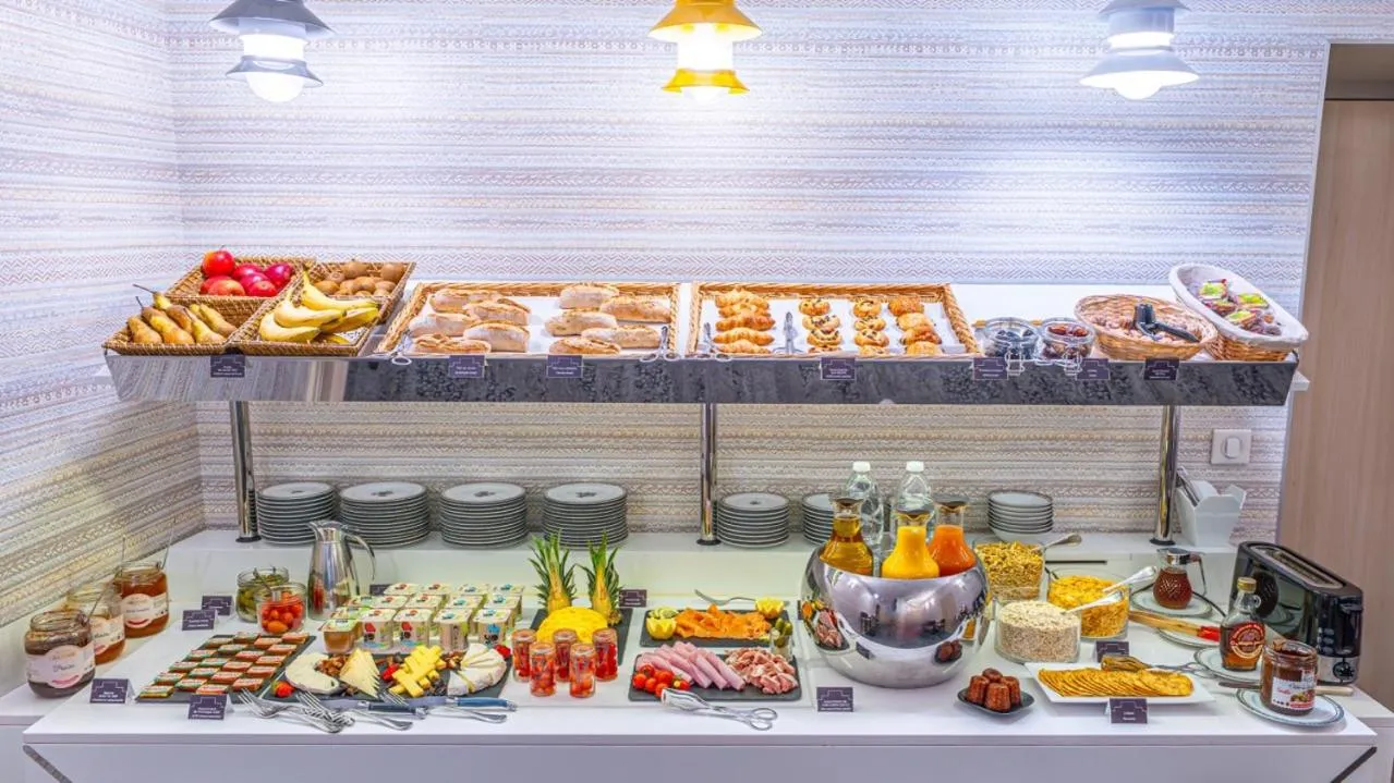 Breakfast in Best Western Premier HBEO Bordeaux Centre