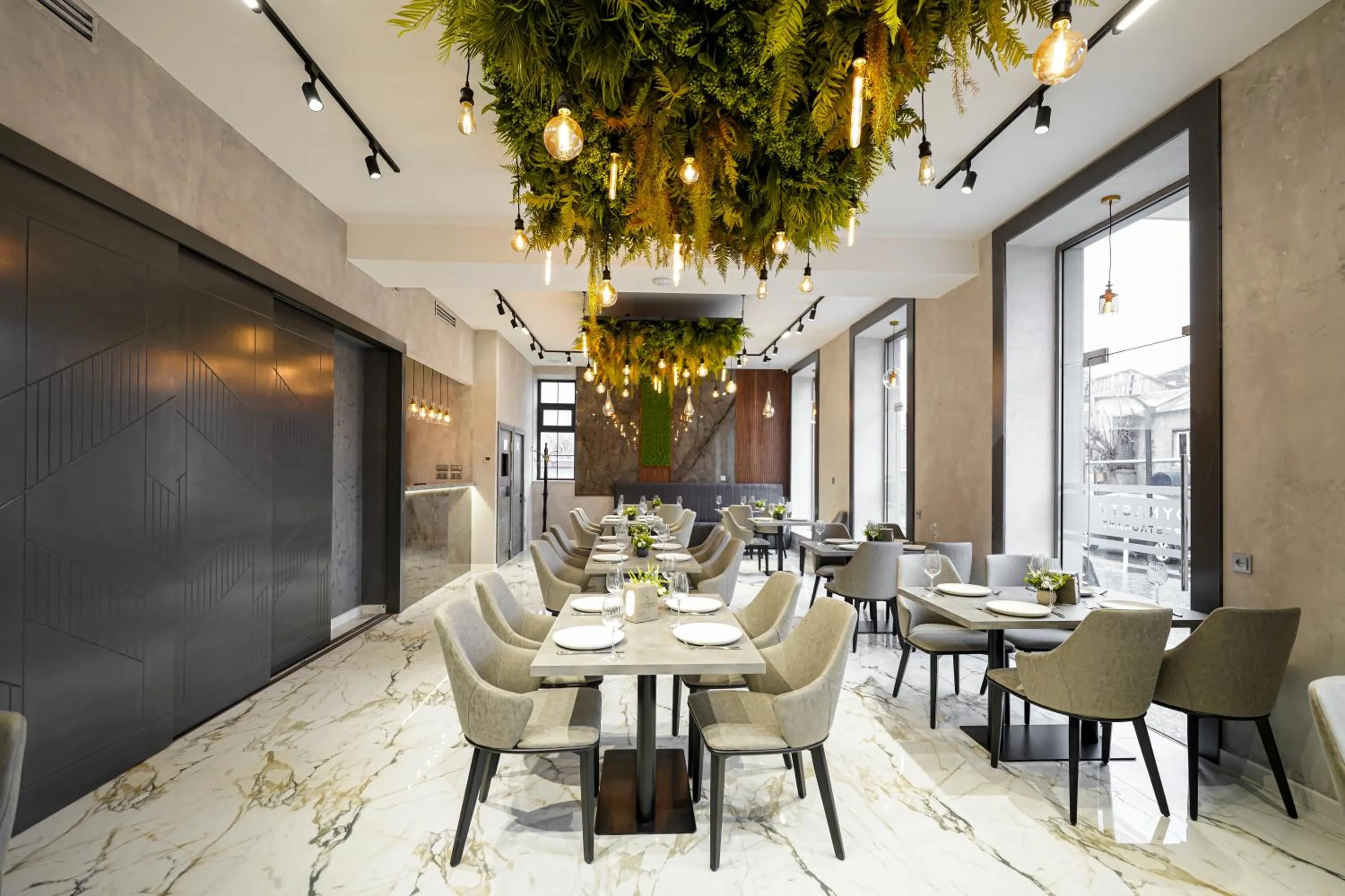 Restaurant/places to eat in Dynasty Hotel & SPA