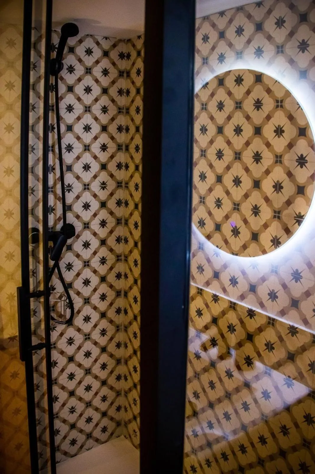 Shower in Onefam Sungate