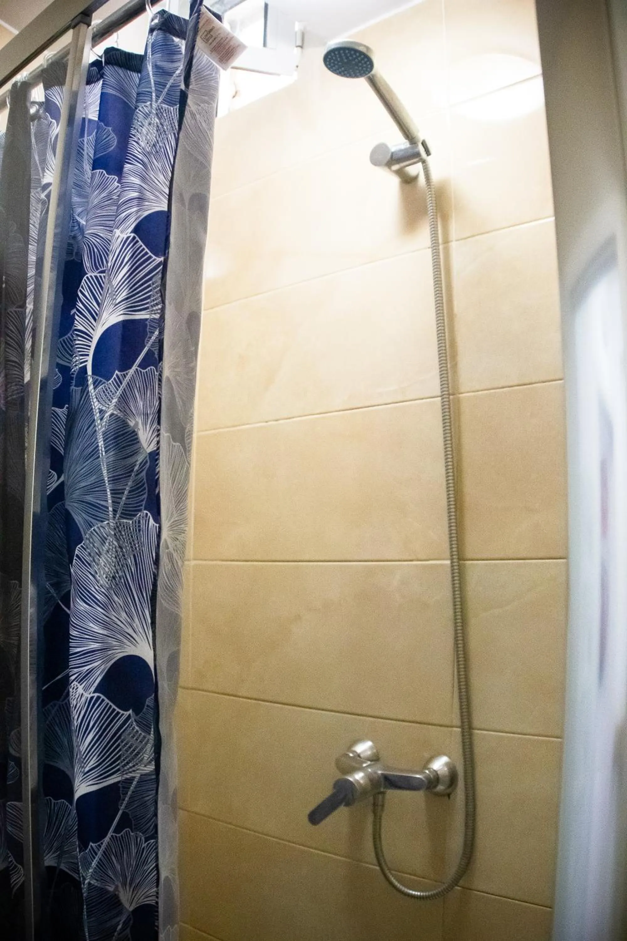 Shower in Onefam Sungate