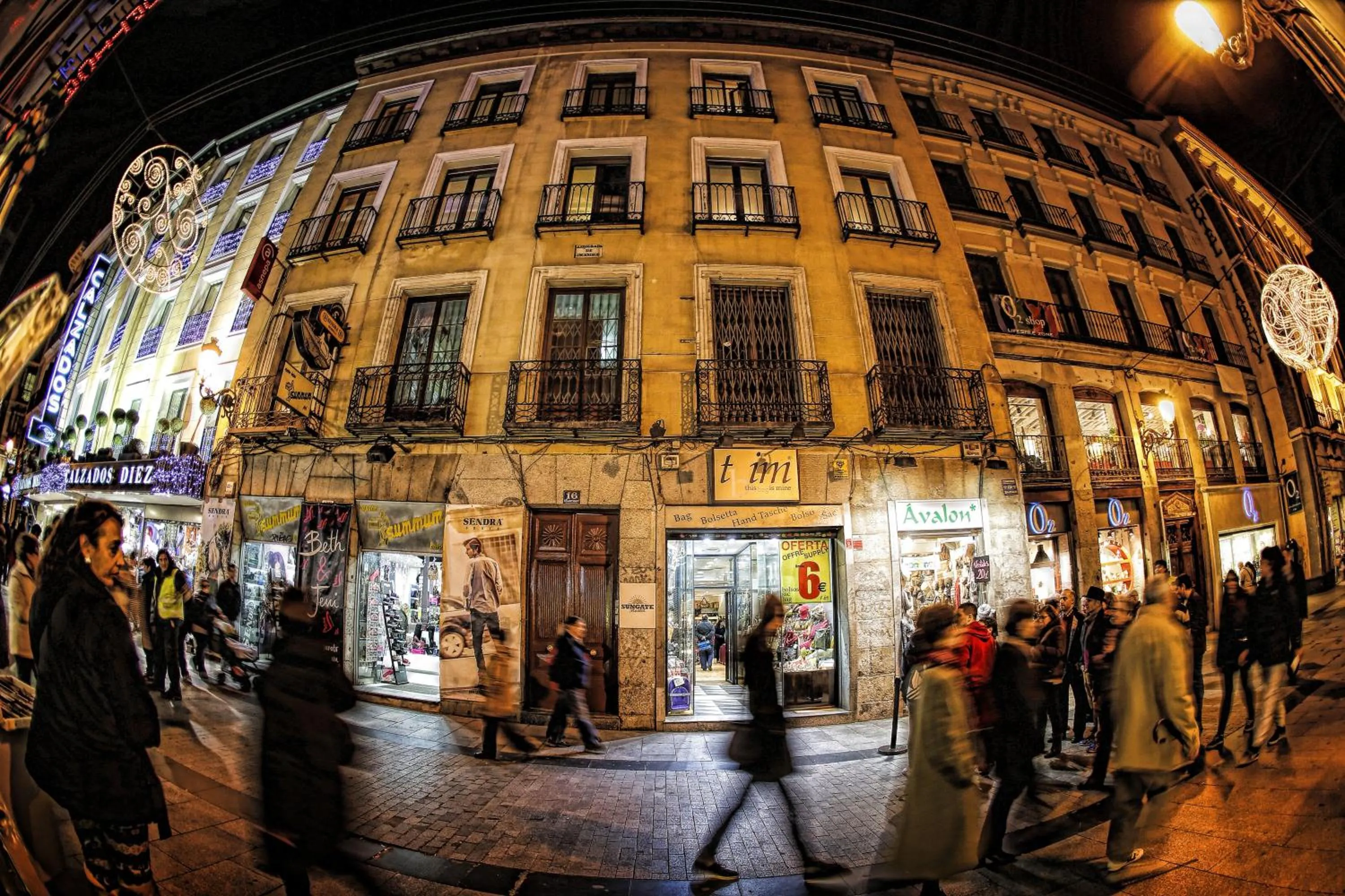 Facade/entrance in Onefam Sungate