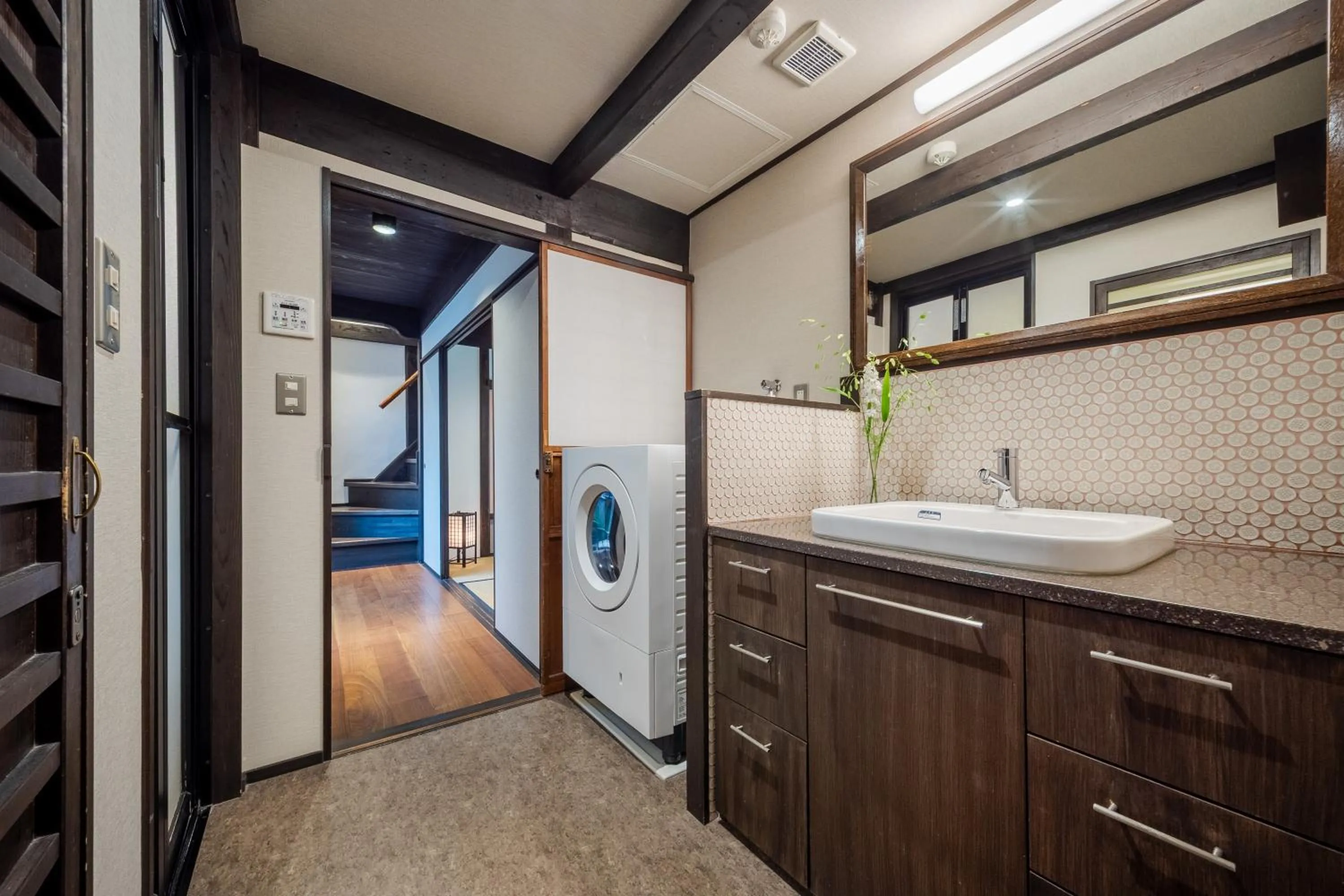 Bathroom in Momohana an Machiya House